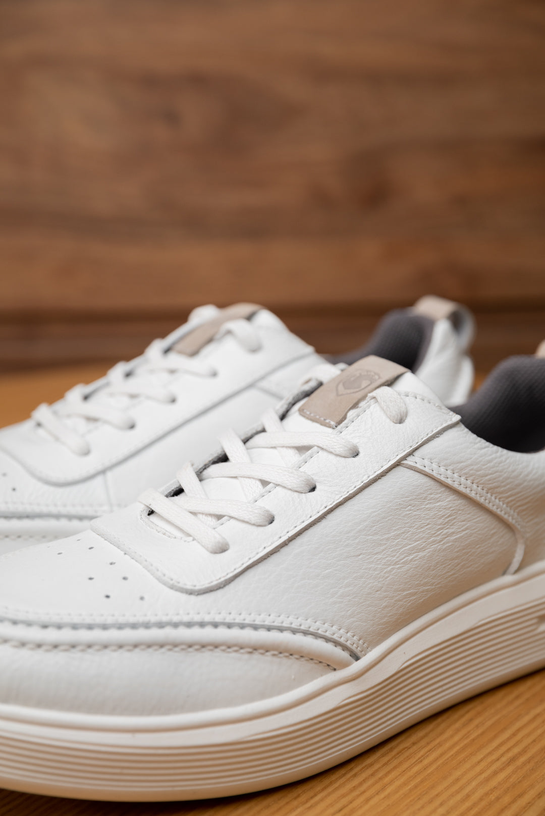 TENIS EN CUERO BLANCO PARA HOMBRE / REF SPIKE CLCK 2106