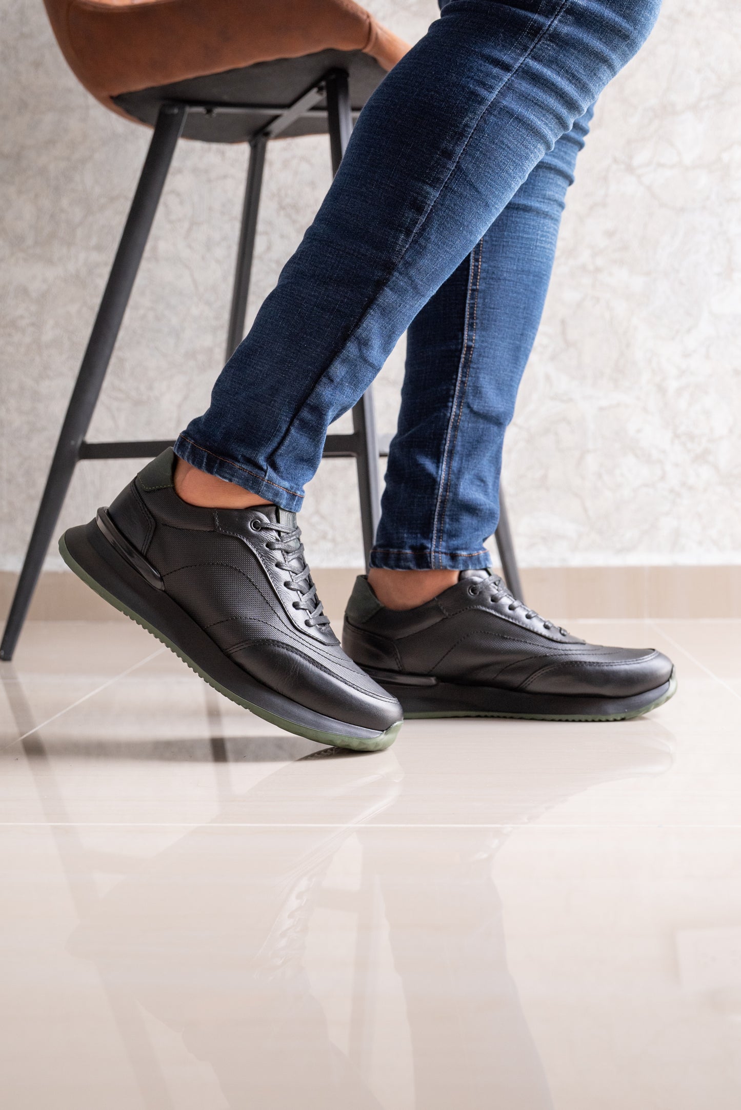 TENIS PARA HOMBRE EN CUERO NEGRO X VERDE | REF PARIS