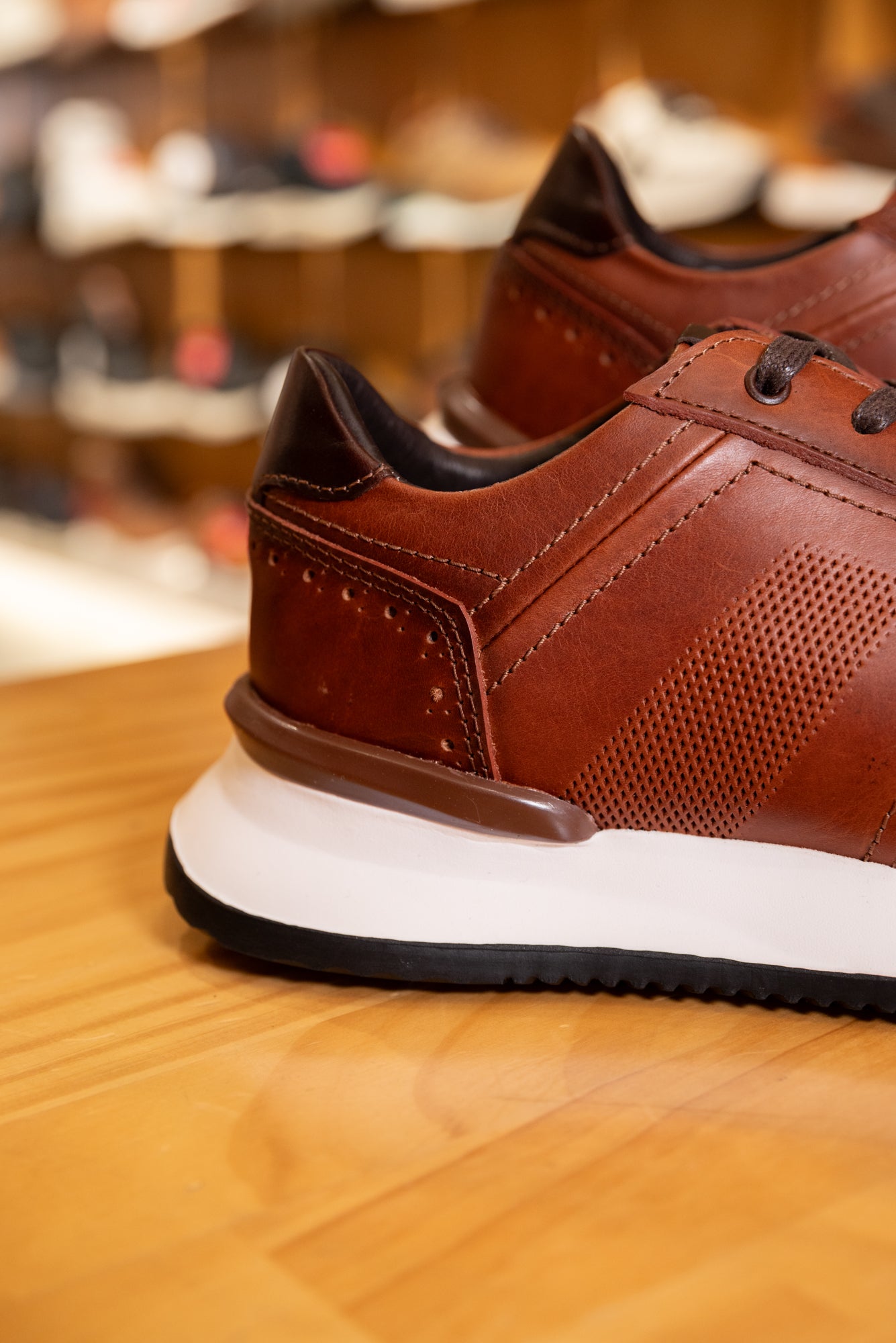 TENIS EN CUERO PARA HOMBRE COLOR MIEL DIFUMINADO REF: D 16 AMSTERDAM