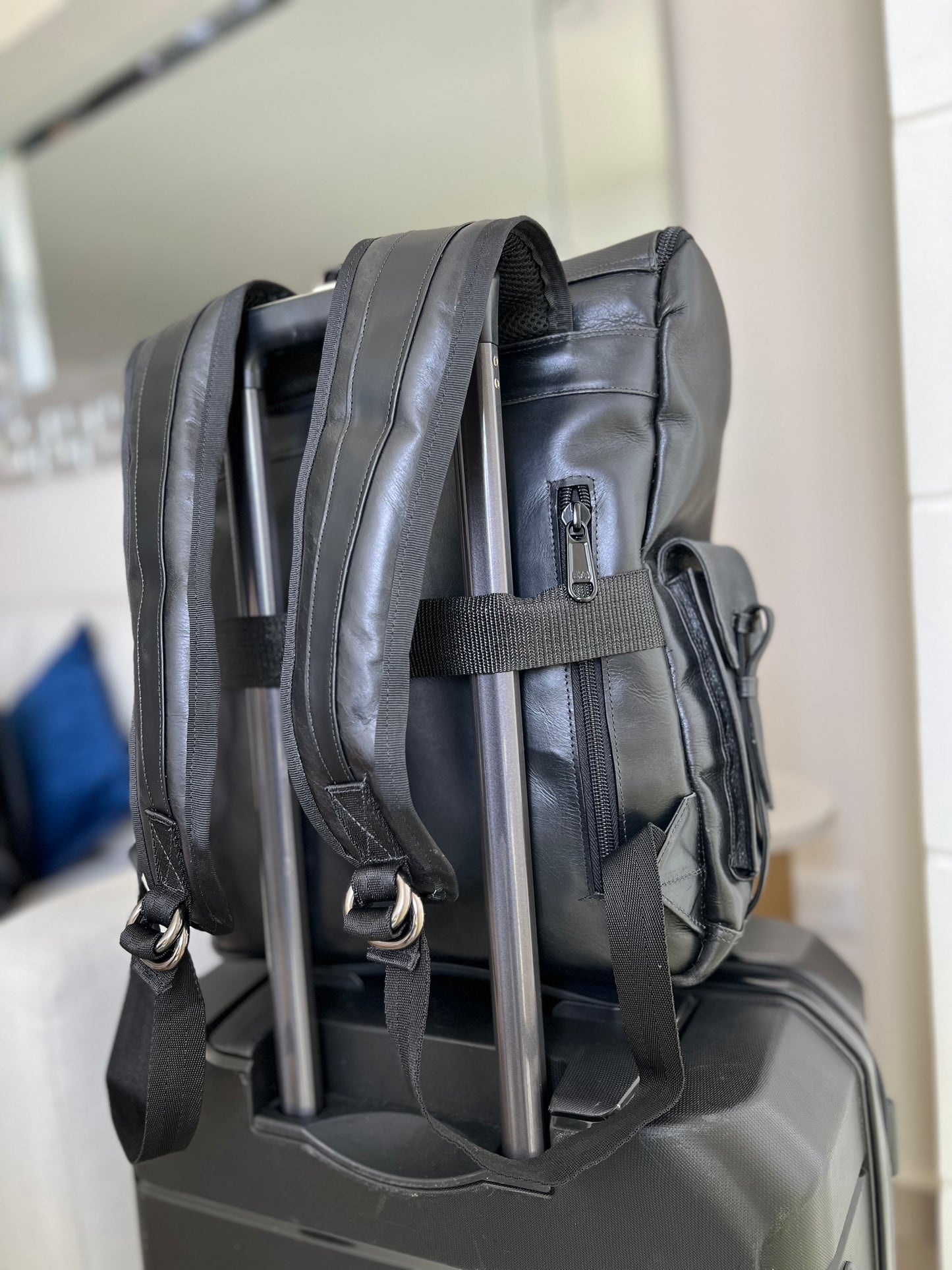 MORRAL ADRIAN MULTIFUNCIONAL EN CUERO NEGRO PARA HOMBRE | FREE ZONE