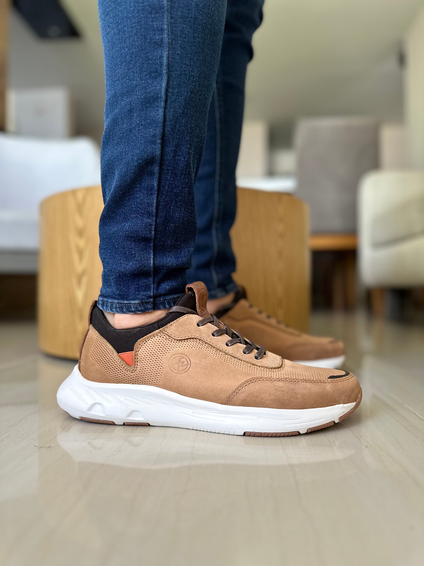 TENIS AMSTRONG EN CUERO BEIGE PARA HOMBRE / REF: 2123