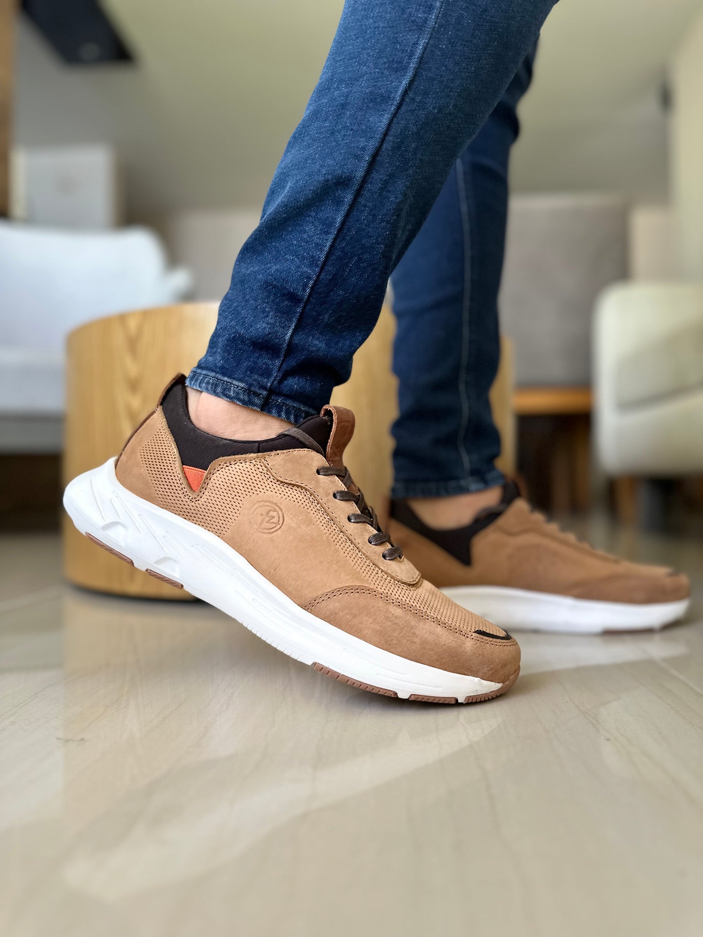 TENIS AMSTRONG EN CUERO BEIGE PARA HOMBRE / REF: 2123