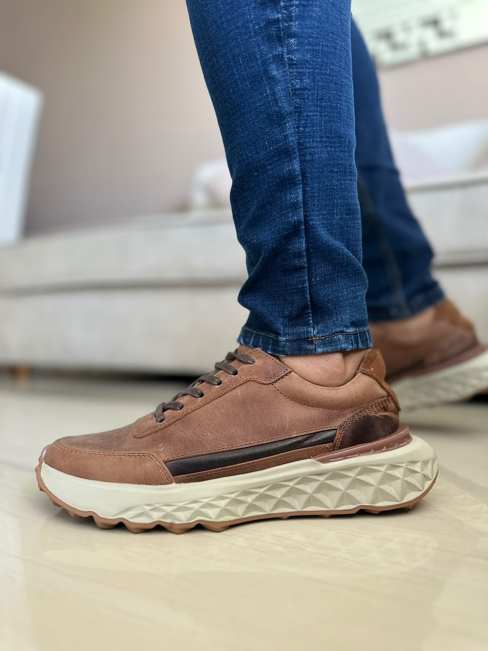 TENIS PARA HOMBRE EN CUERO CREMA X CAFE | REF BELMORE