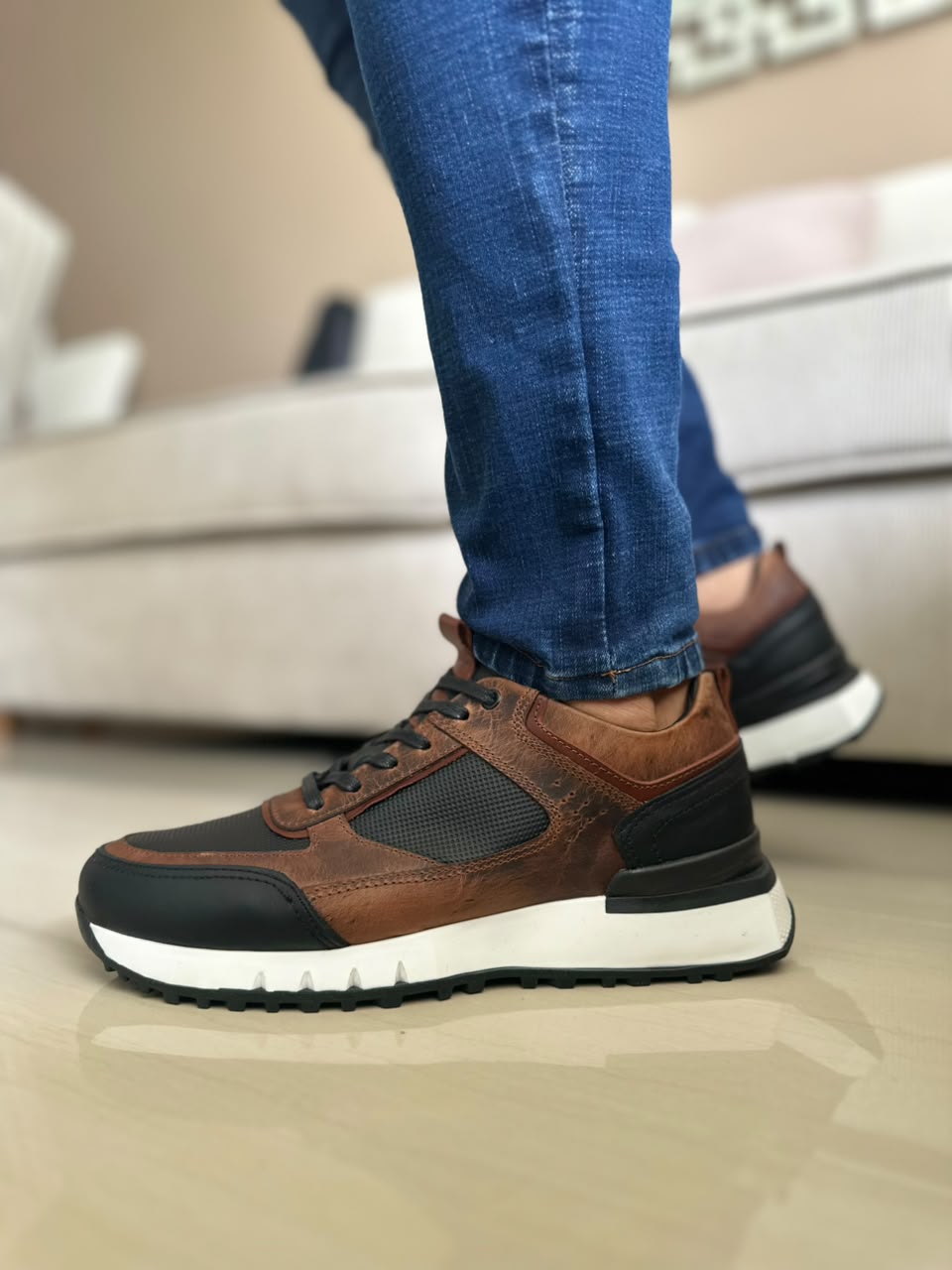 TENIS PARA HOMBRE EN CUERO HOJA SECA X NEGRO | REF MADEIRA