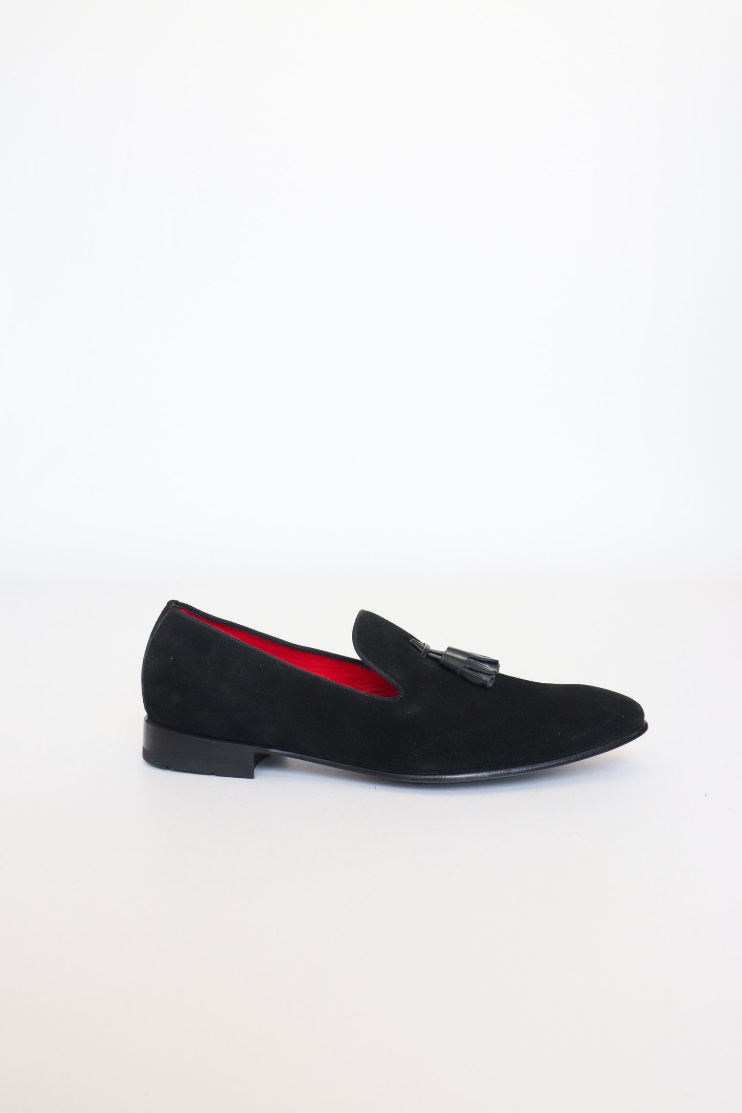 SLIPPERS BASILIO EN CUERO CARNAZA NEGRO PARA HOMBRE / REF: LUZ 1707
