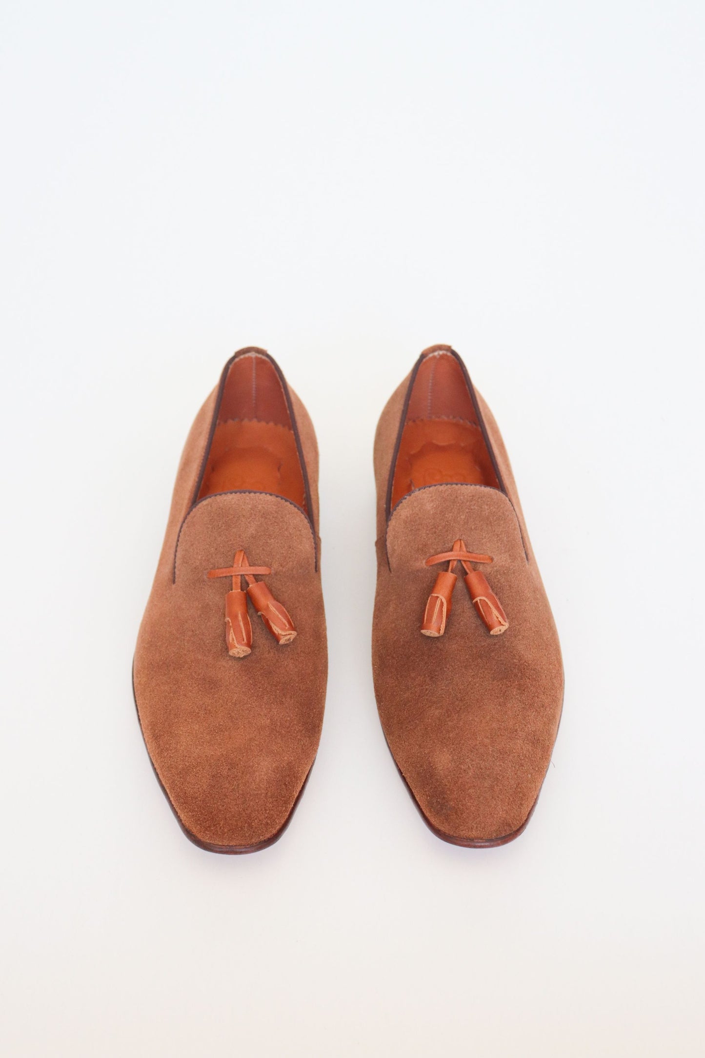 SLIPPERS BASILIO EN CUERO CARNAZA CAMEL PARA HOMBRE / REF: LUZ 1707