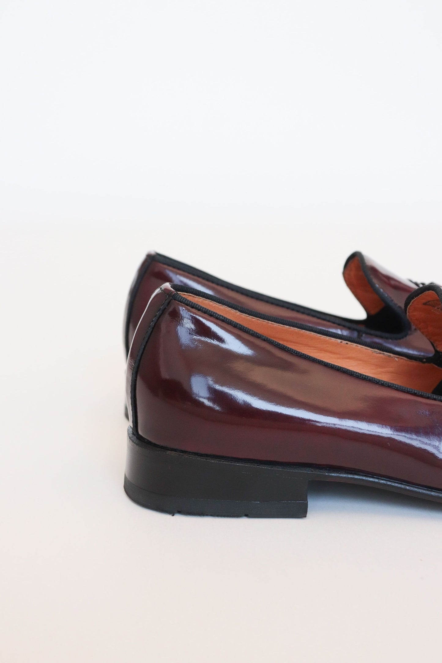SLIPPERS BASILIO EN CUERO BRILLANTE VINOTINTO PARA HOMBRE / REF: LUZ 1707