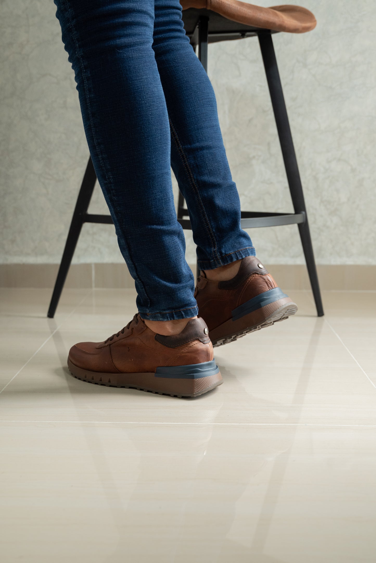 TENIS PARA HOMBRE EN CUERO MIEL | REF VITINHA 3315