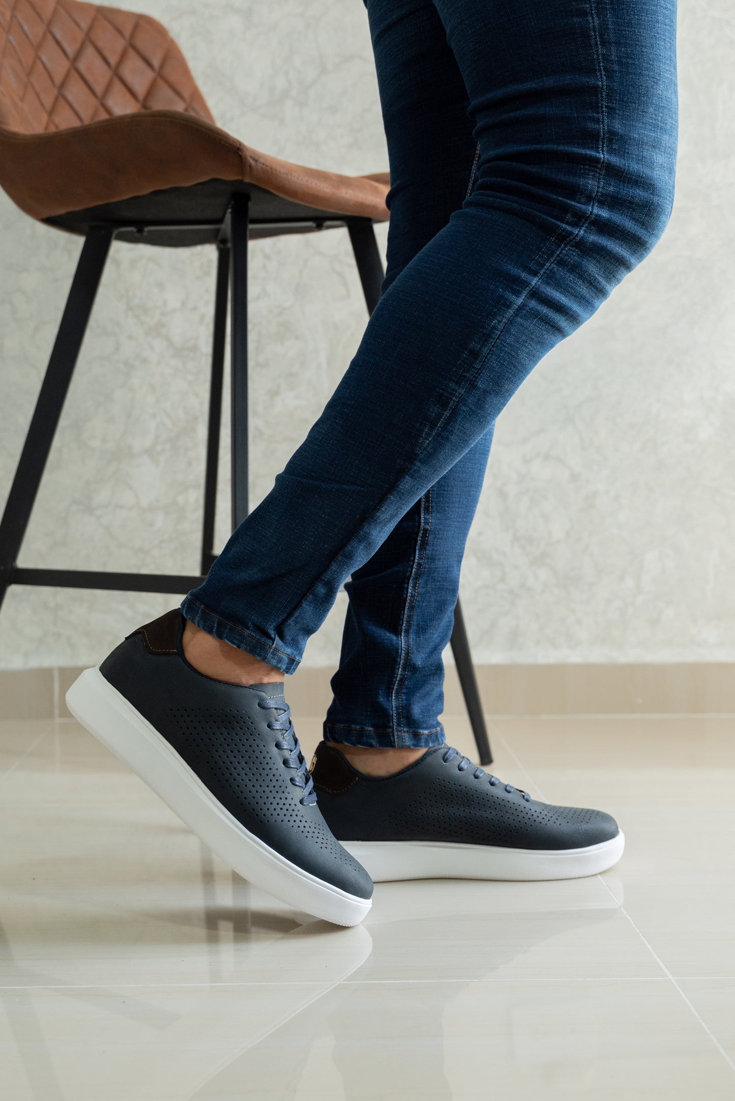 TENIS PARA HOMBRE EN CUERO AZUL REF: BRUSELAS 3202 GLD