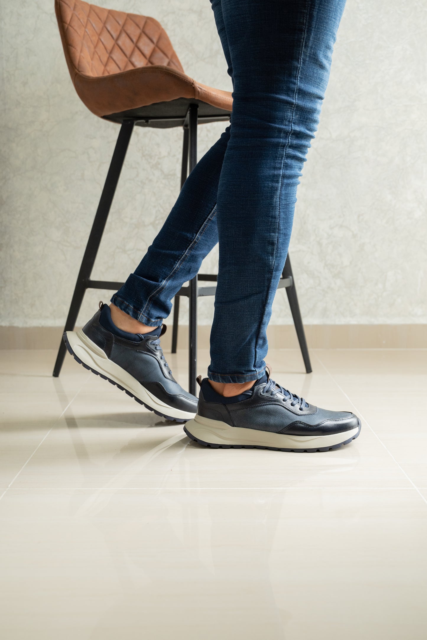TENIS PARA HOMBRE EN CUERO AZUL | REF VALMONTI