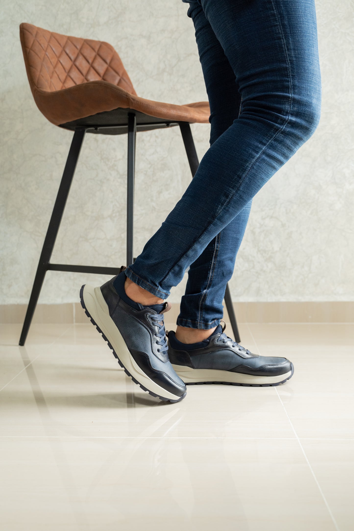 TENIS PARA HOMBRE EN CUERO AZUL | REF VALMONTI