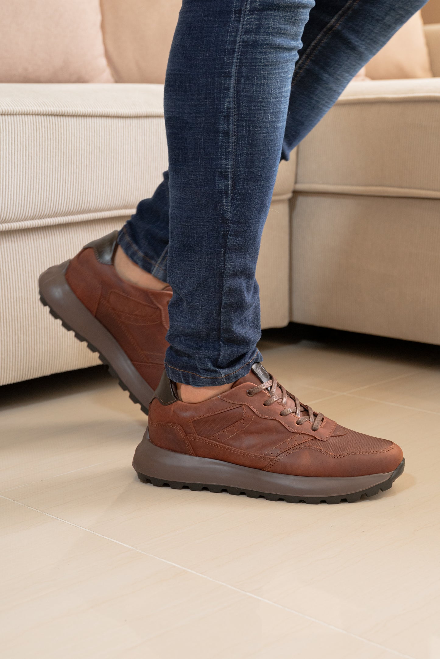 TENIS EN CUERO ENCERADO PARA HOMBRE COLOR COÑAC SUELA EVA  | REF: DUBLIN B99