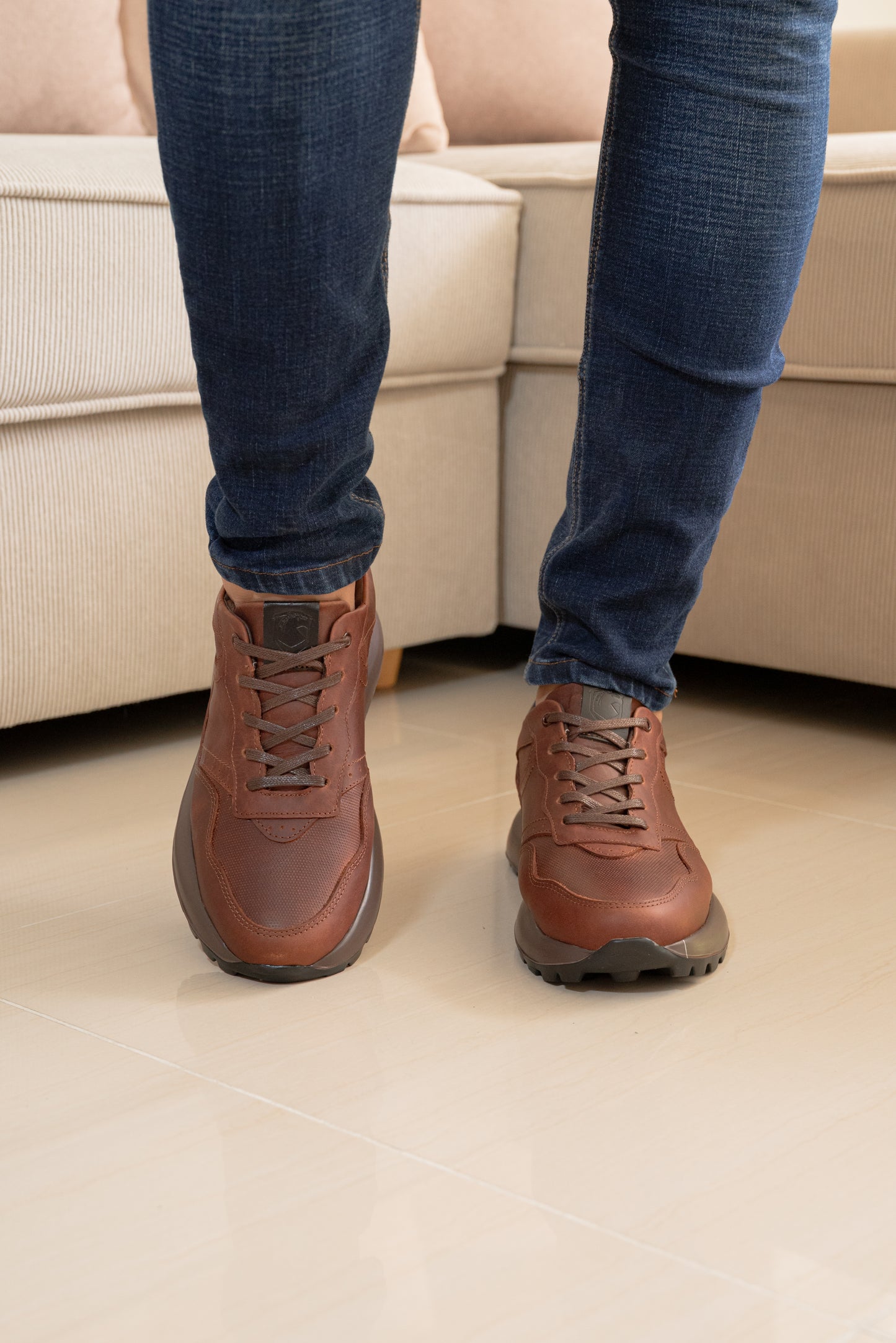 TENIS EN CUERO ENCERADO PARA HOMBRE COLOR COÑAC SUELA EVA  | REF: DUBLIN B99