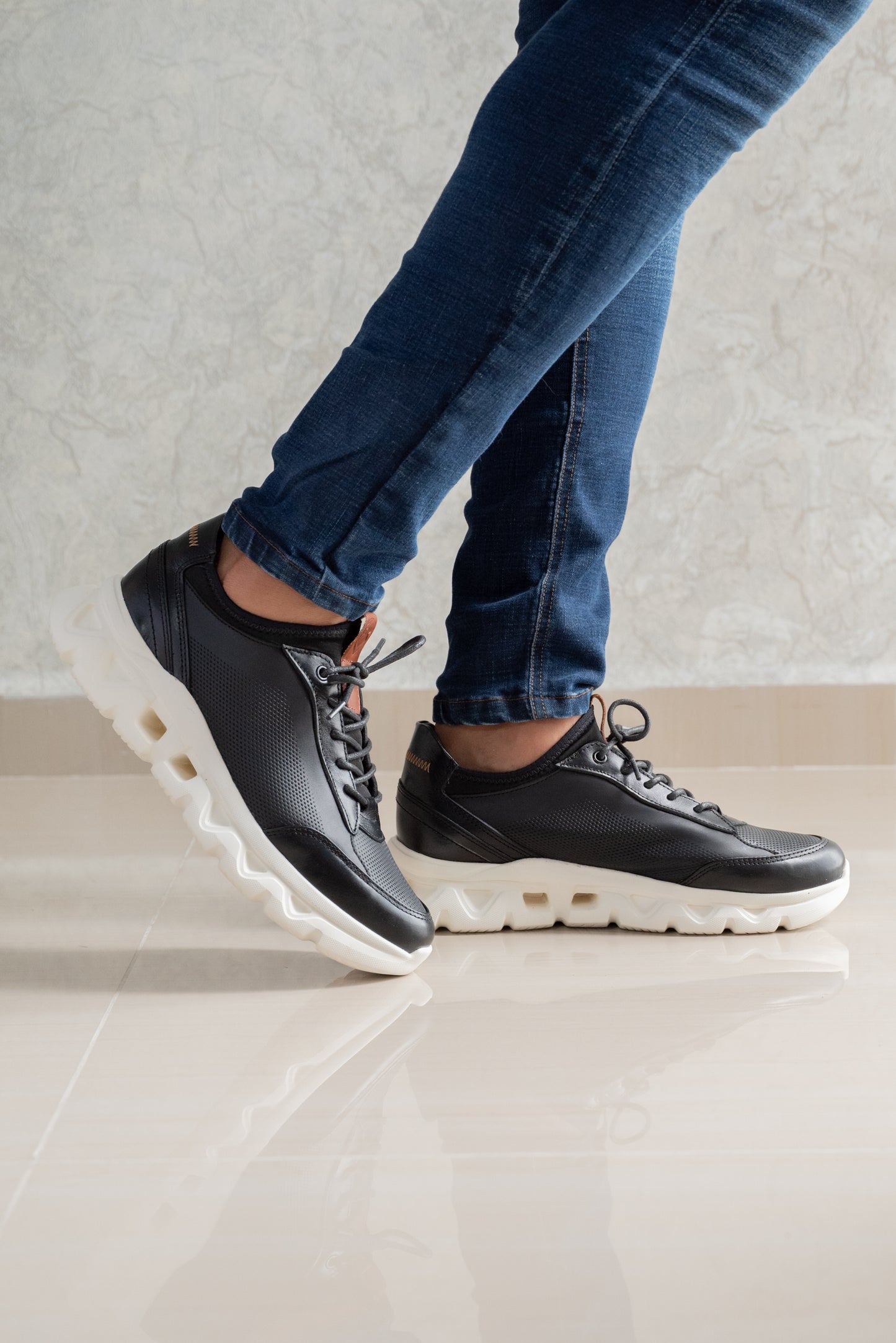 TENIS PARA HOMBRE EN CUERO NEGRO | REF OREGÓN 402
