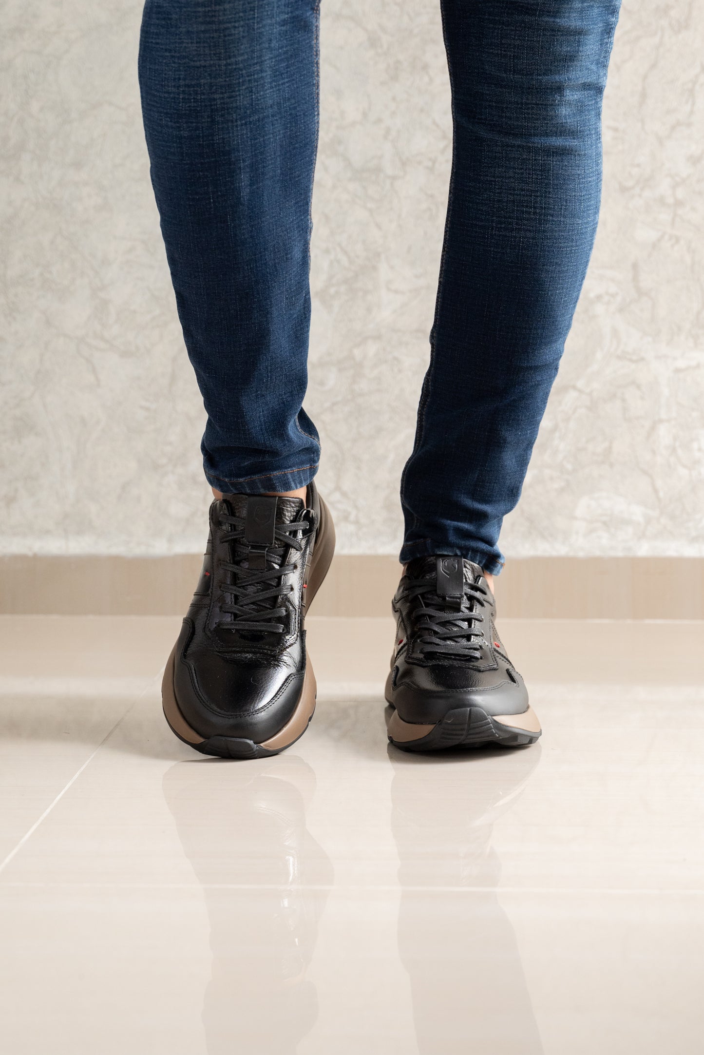 TENIS EN CUERO NEGRO PARA HOMBRE | REF ROTERDAM