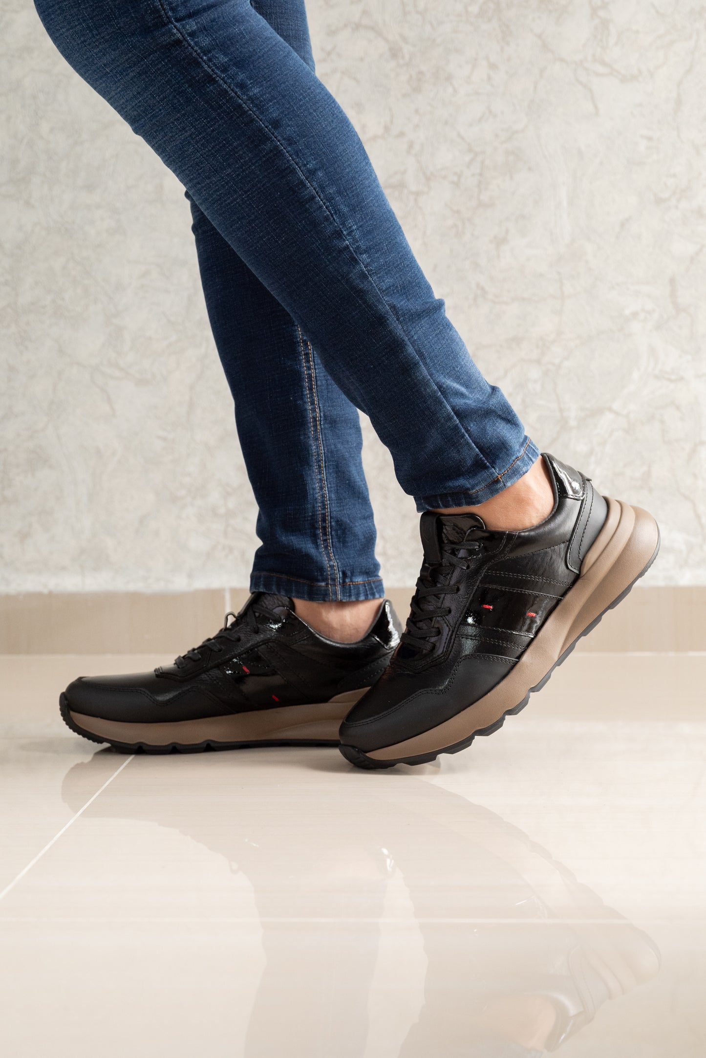 TENIS EN CUERO NEGRO PARA HOMBRE | REF ROTERDAM