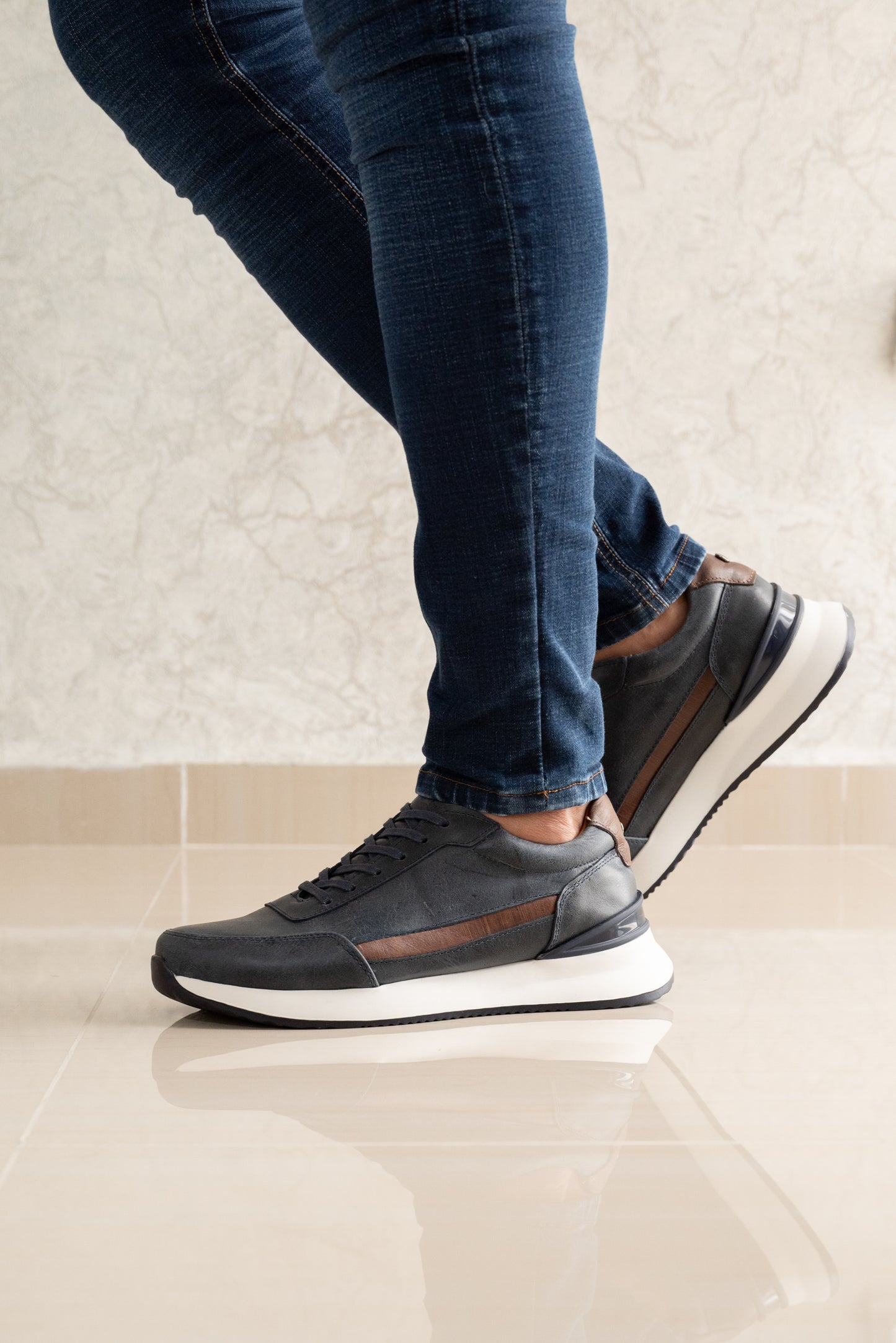 TENIS PARA HOMBRE EN CUERO AZUL X COÑAC | REF BELMORE