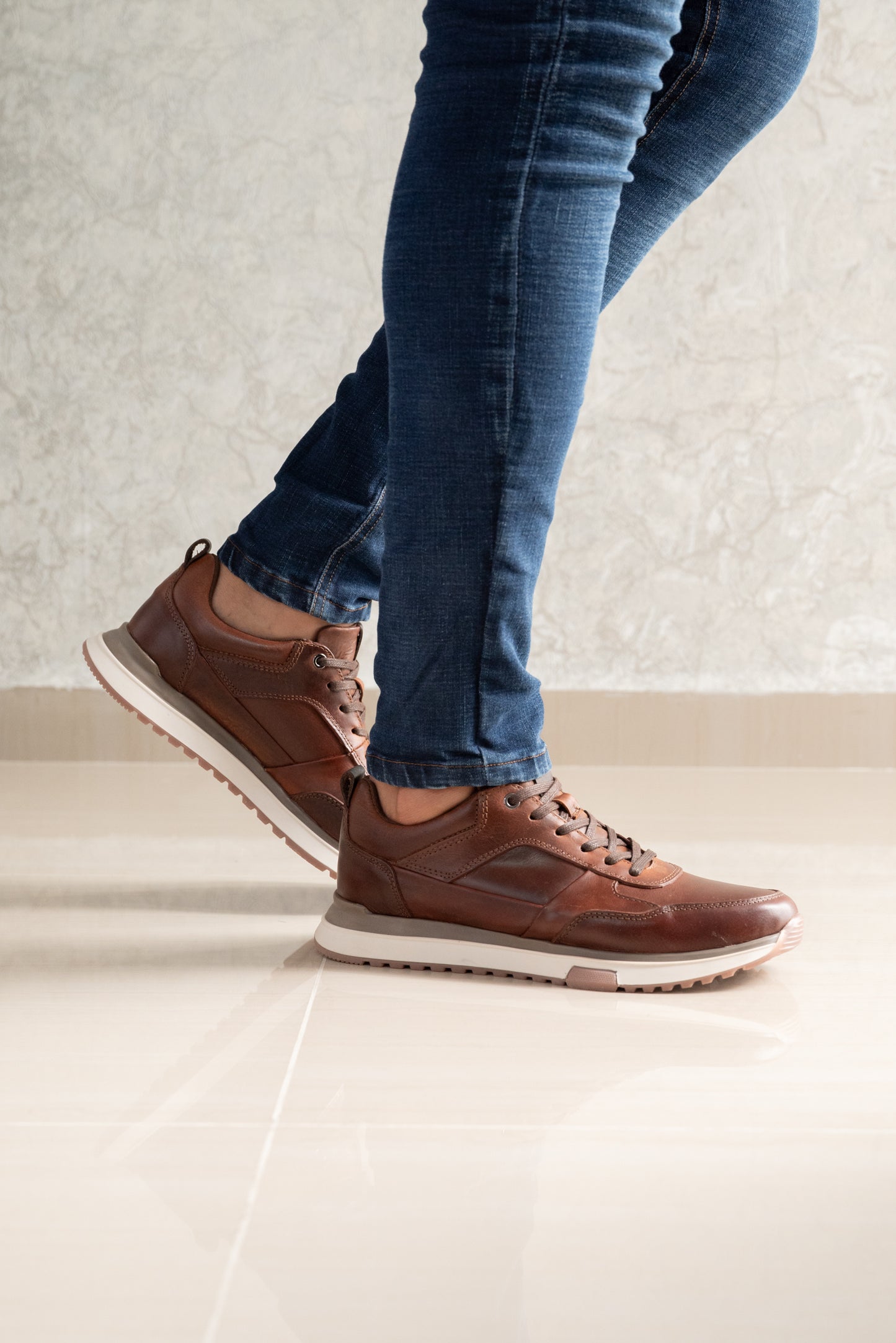 TENIS EN CUERO MIEL PARA HOMBRE | REF  OPORTO