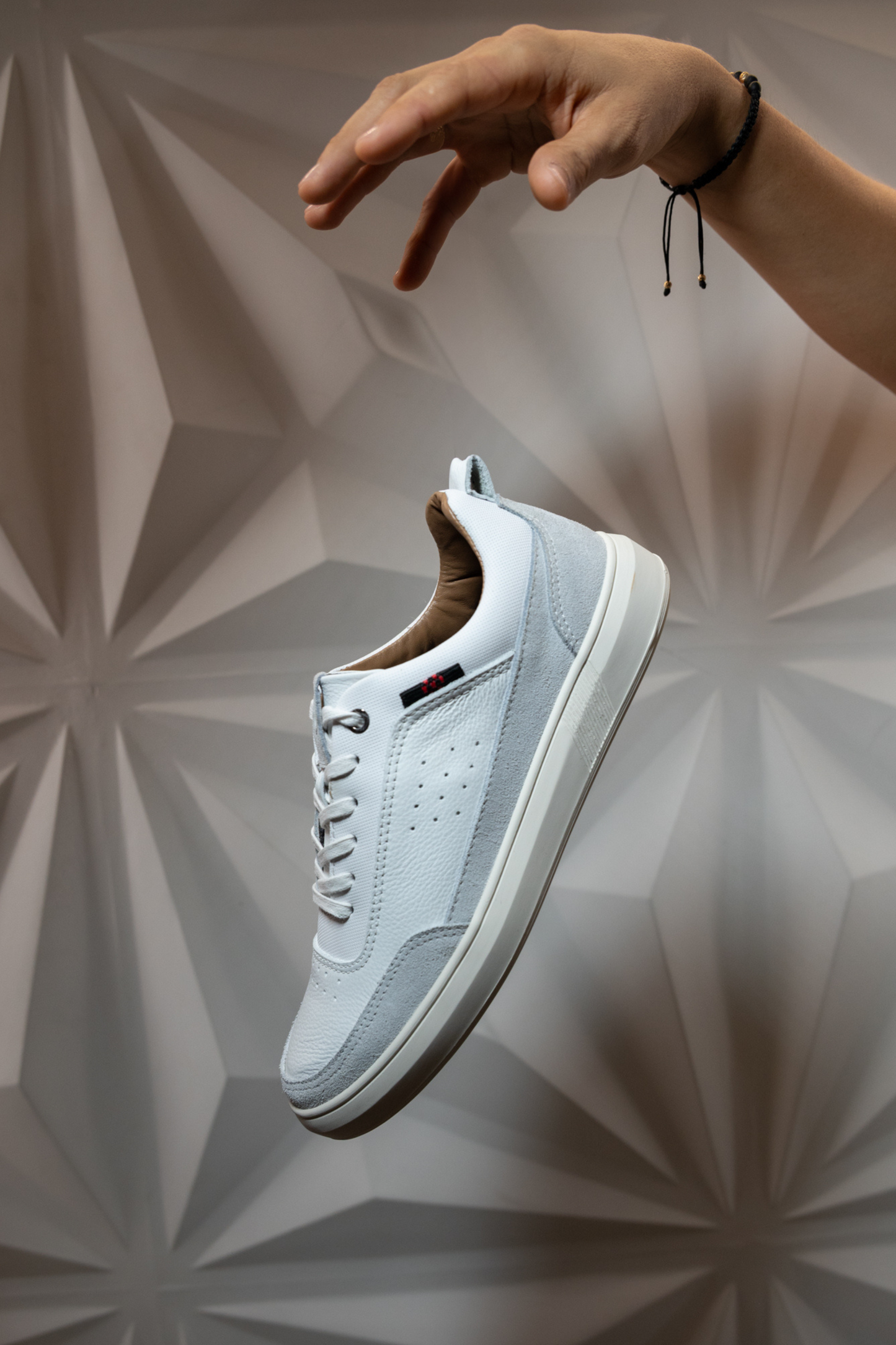 TENIS PARA HOMBRE EN CUERO BLANCO REF: RAIN 2142