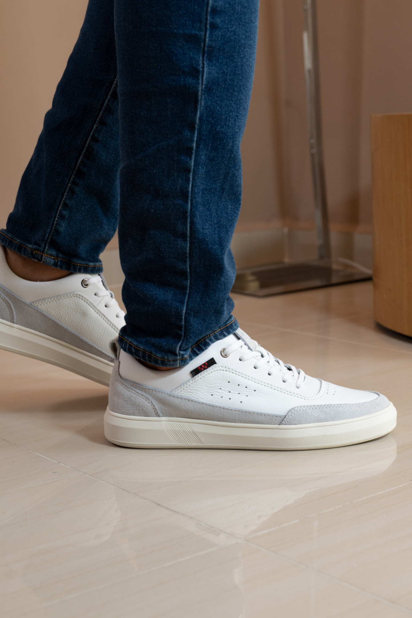 TENIS PARA HOMBRE EN CUERO BLANCO REF: RAIN 2142