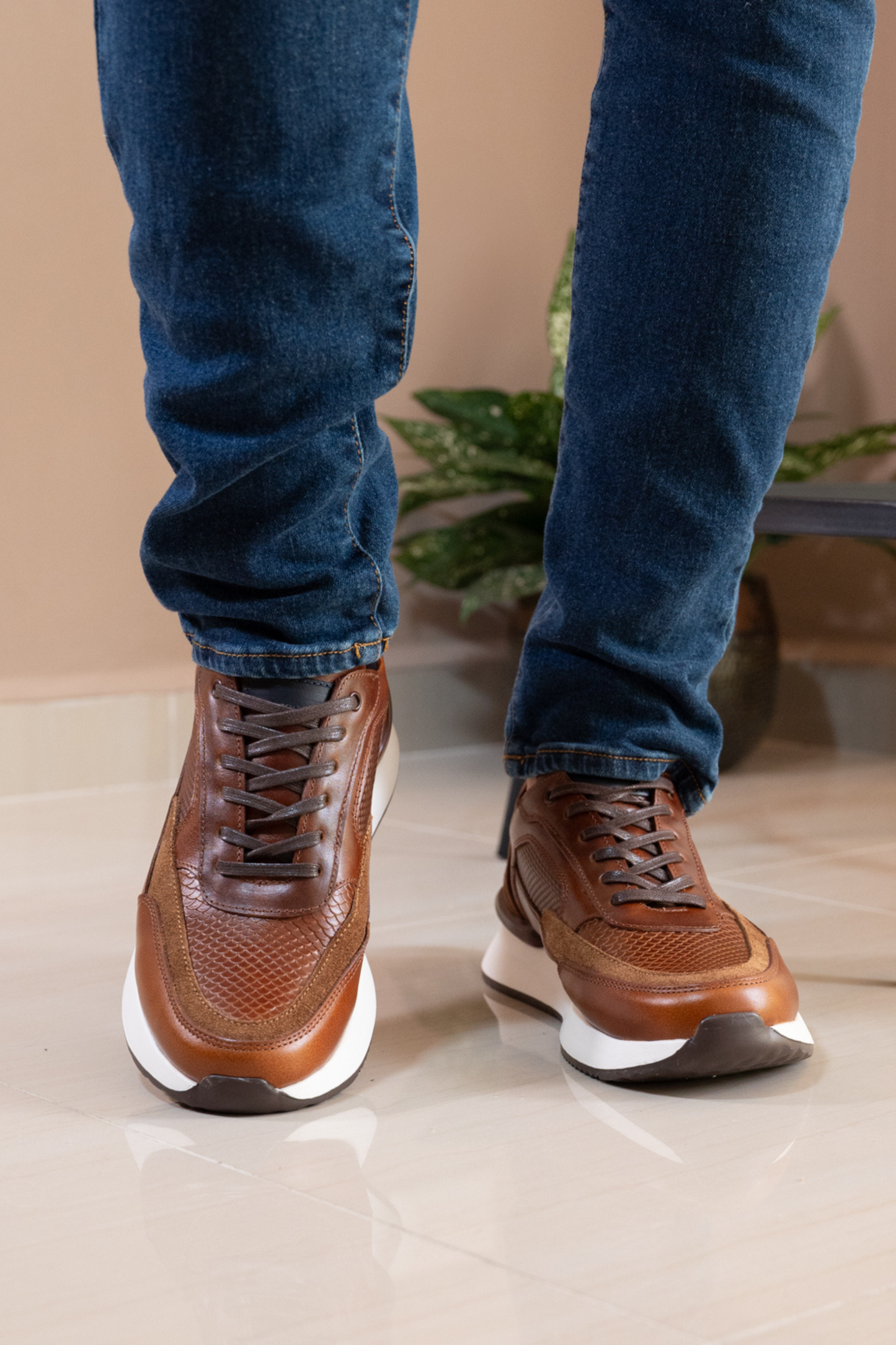 TENIS PARA HOMBRE EN CUERO MIEL  REF: VERONA 3205