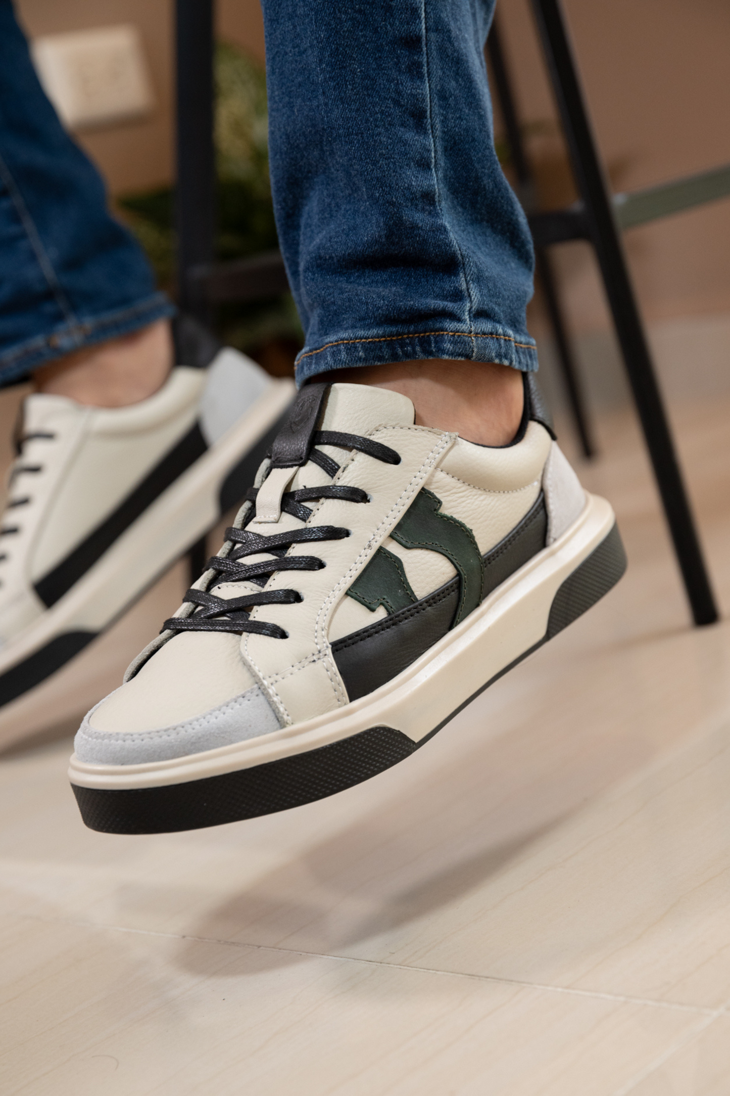 TENIS PARA HOMBRE EN CUERO BLANCO REF: BOLT 2143
