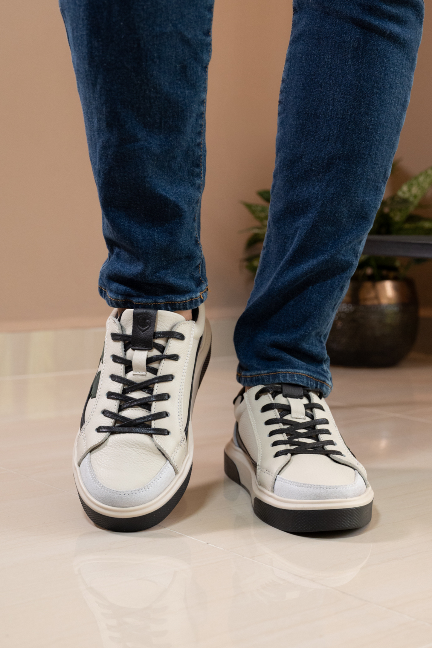 TENIS PARA HOMBRE EN CUERO BLANCO REF: BOLT 2143