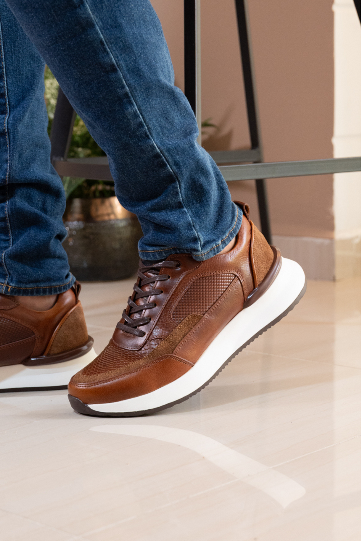 TENIS PARA HOMBRE EN CUERO MIEL  REF: VERONA 3205