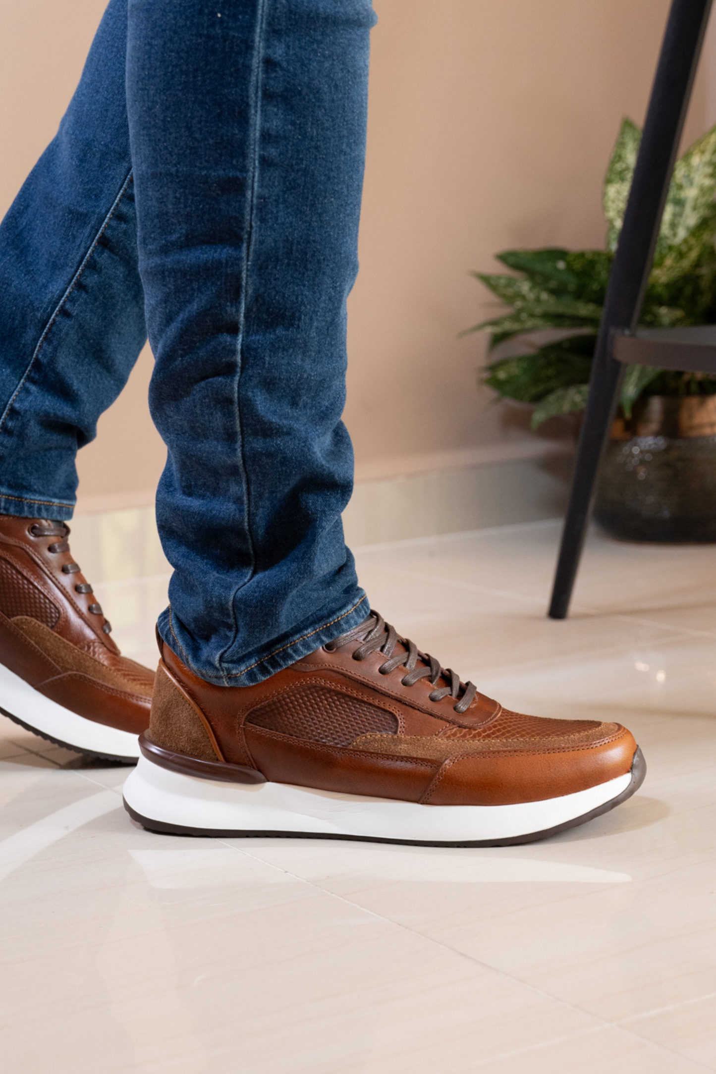 TENIS PARA HOMBRE EN CUERO MIEL  REF: VERONA 3205