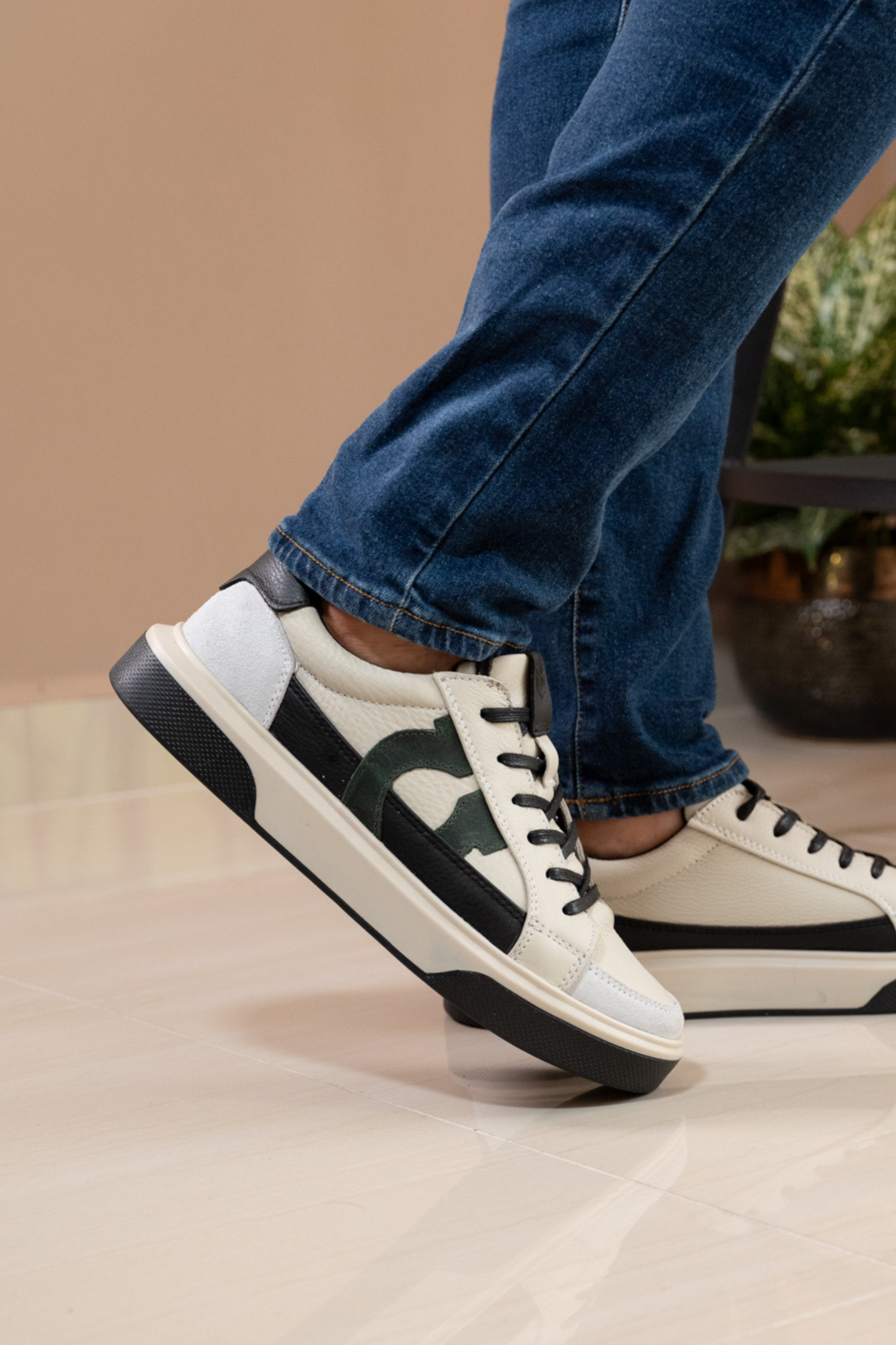 TENIS PARA HOMBRE EN CUERO BLANCO REF: BOLT 2143