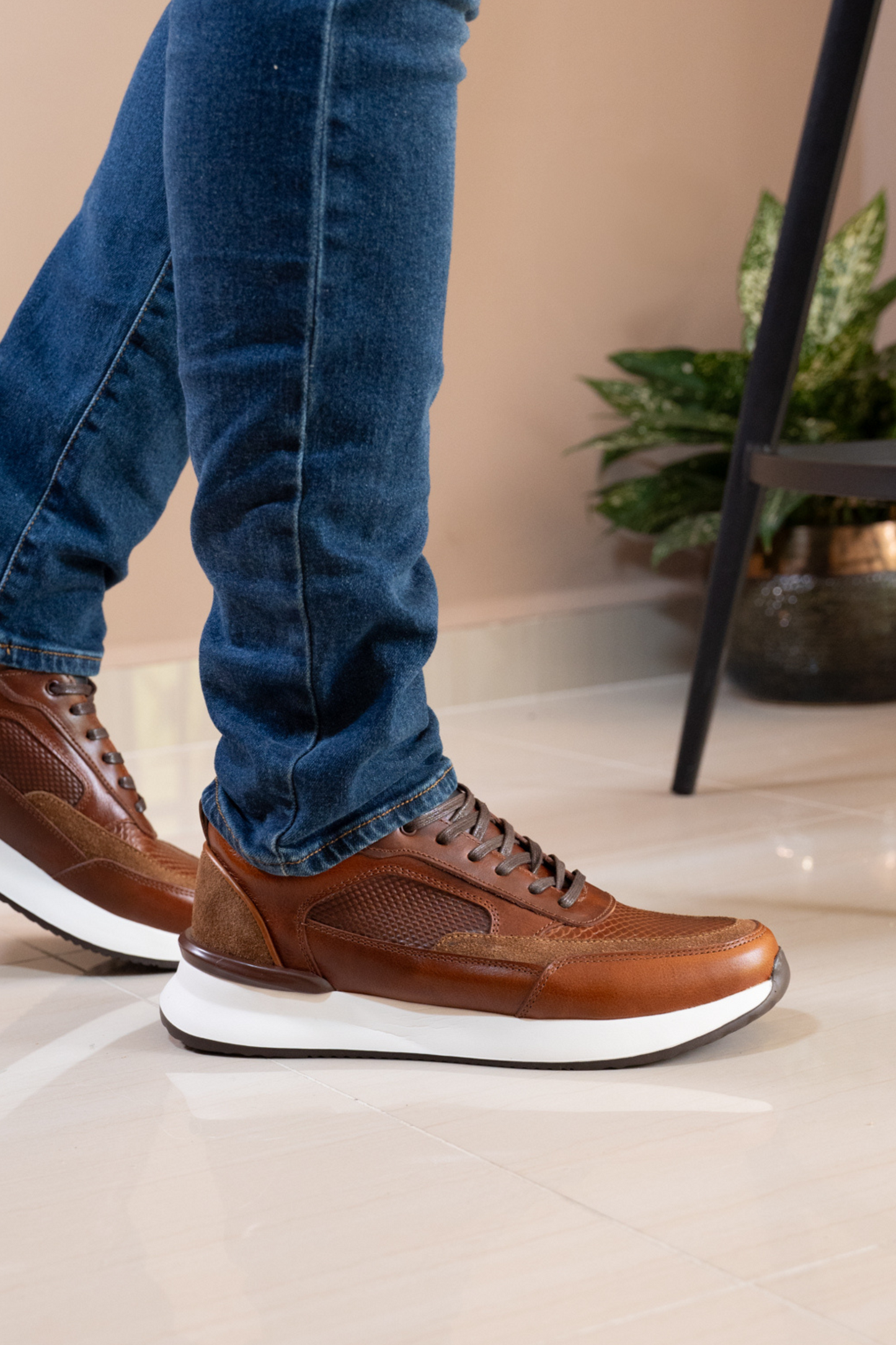 TENIS PARA HOMBRE EN CUERO MIEL  REF: VERONA 3205