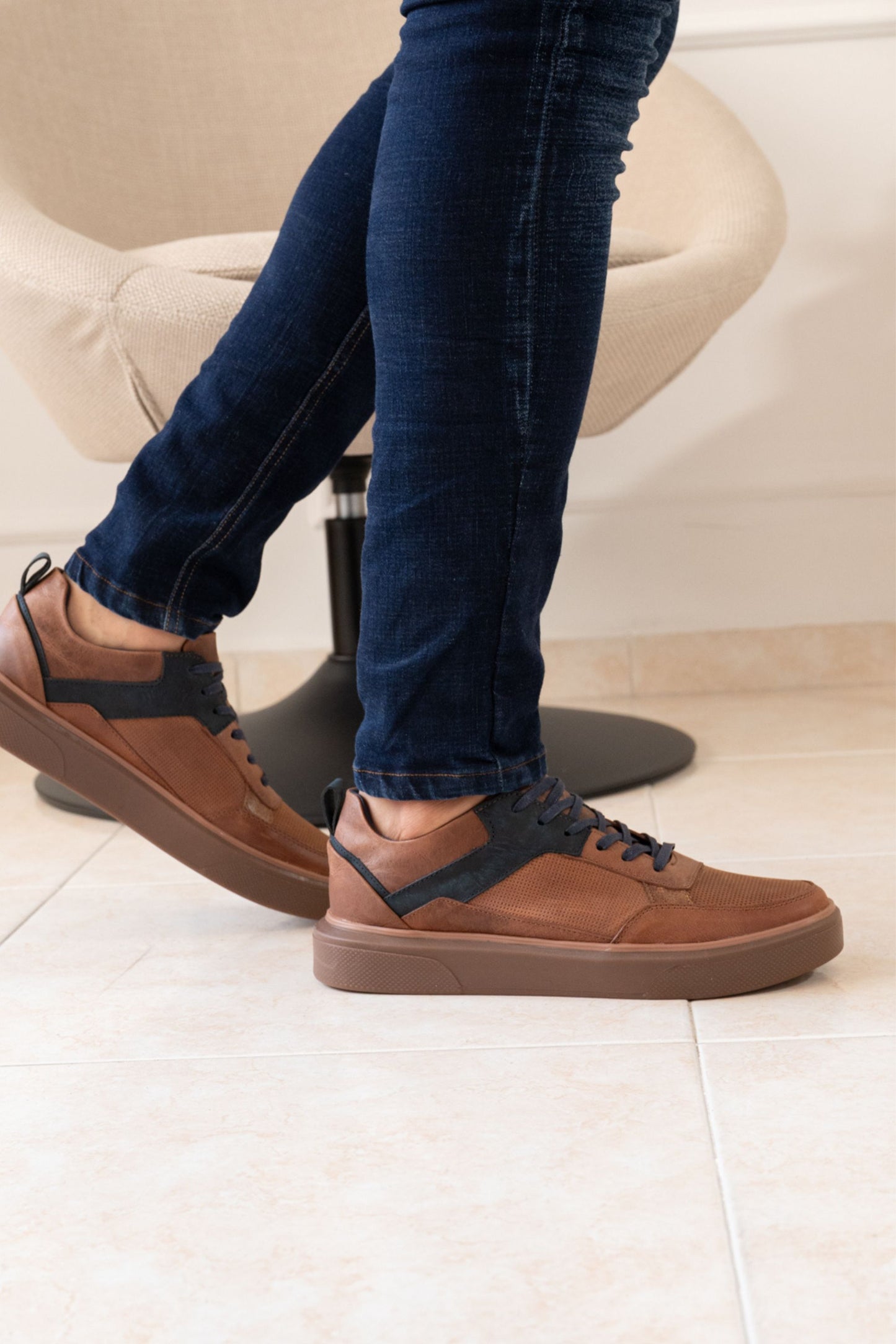 TENIS GEMS EN CUERO CAFE PARA HOMBRE
