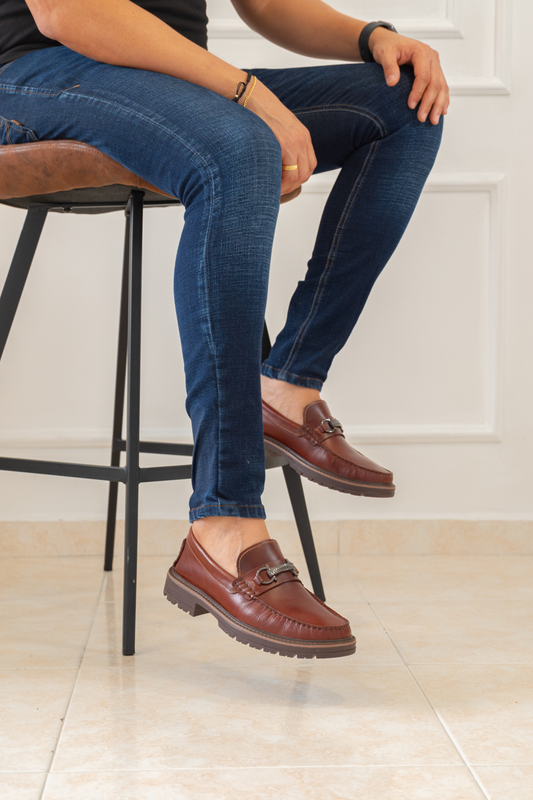 MOCASIN TIAGO PARA HOMBRE EN CUERO COÑAC FORRO VERDE - SUELA OSCURA / REF 663