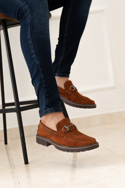 MOCASIN TIAGO PARA HOMBRE EN CARNAZA MIEL FORRO ROJO  / REF 663