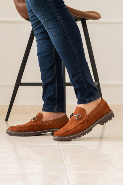 MOCASIN TIAGO PARA HOMBRE EN CARNAZA MIEL FORRO ROJO  / REF 663