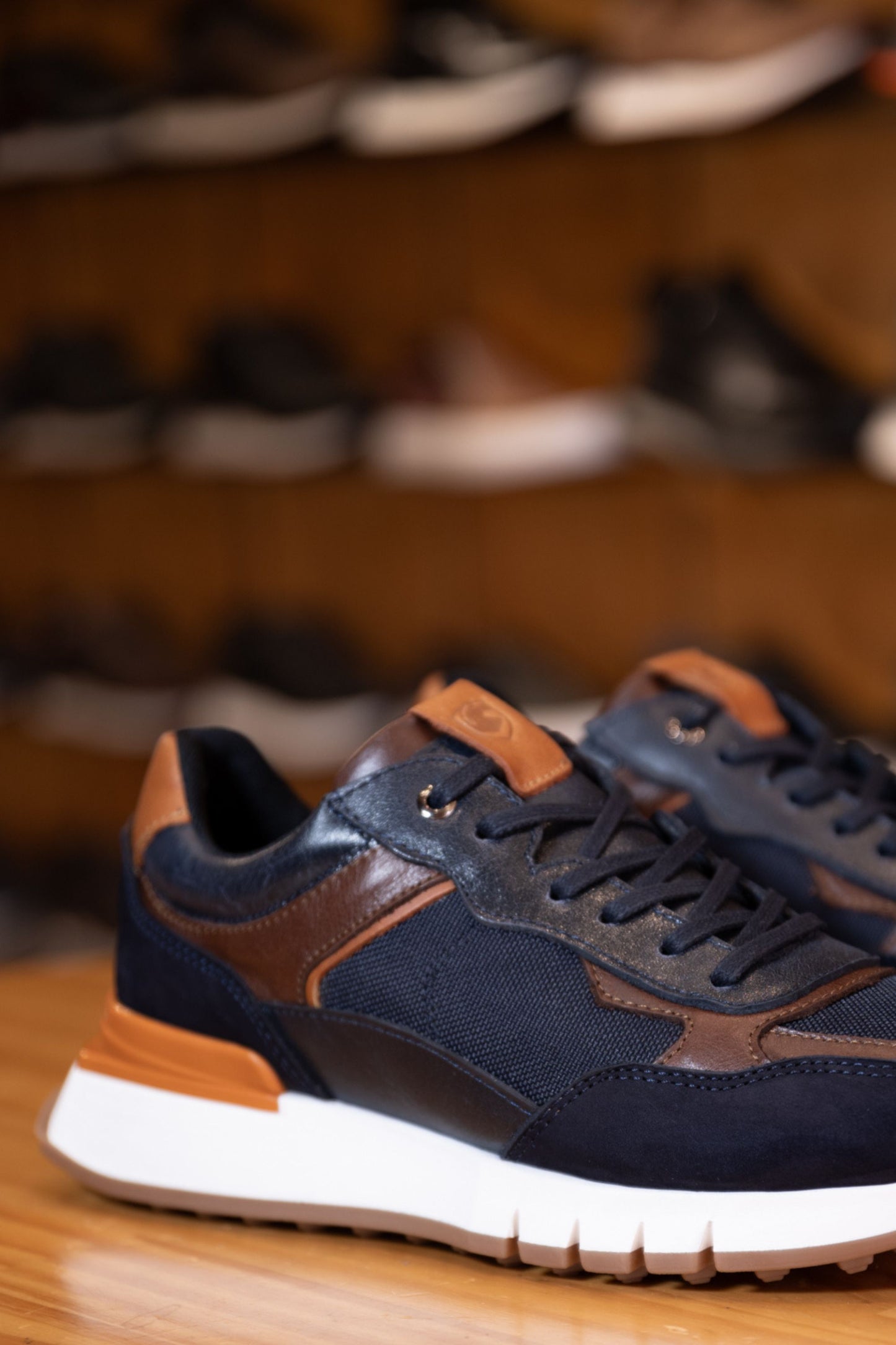 TENIS PARA HOMBRE EN CUERO AZUL  REF: ROMA 2123