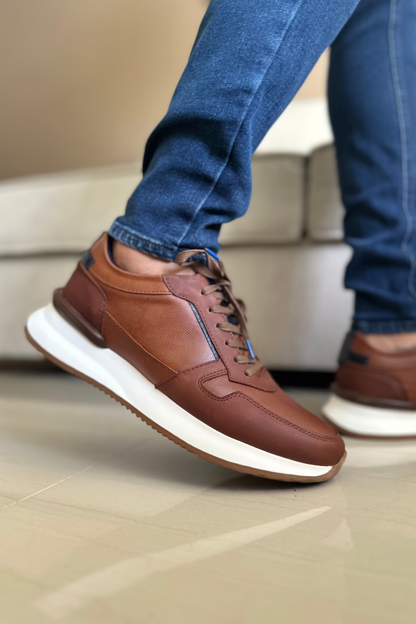 TENIS PARA HOMBRE EN CUERO COÑAC REF: HUMACAO AVELLANA 6488