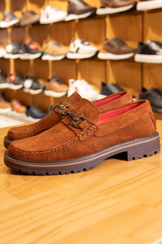 MOCASIN TIAGO PARA HOMBRE EN CARNAZA MIEL FORRO ROJO  / REF 663