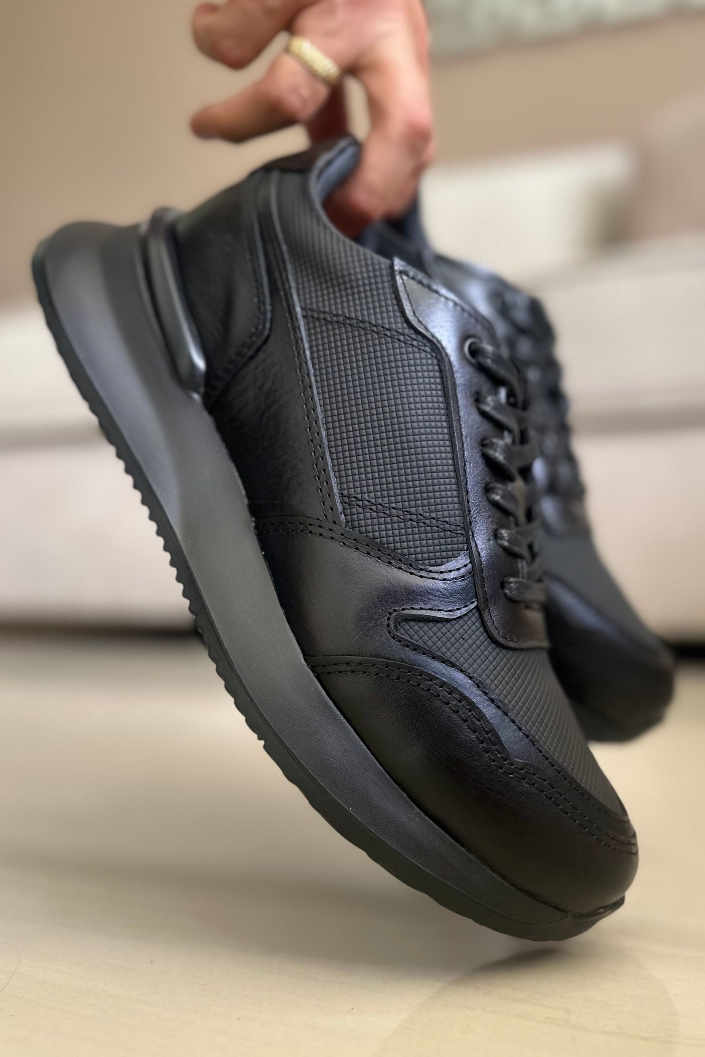 TENIS EN CUERO NEGRO PARA HOMBRE REF: TURIN D 10