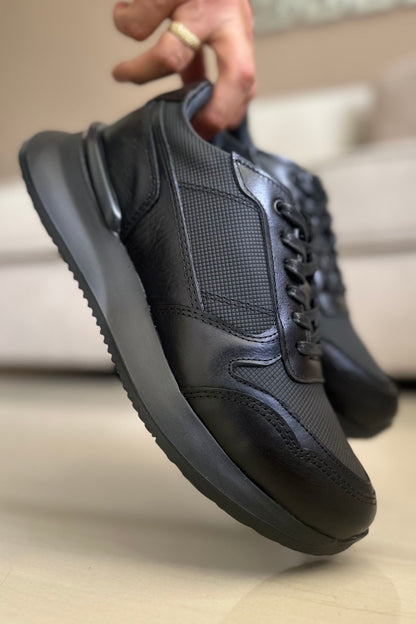 TENIS EN CUERO NEGRO PARA HOMBRE REF: TURIN D 10