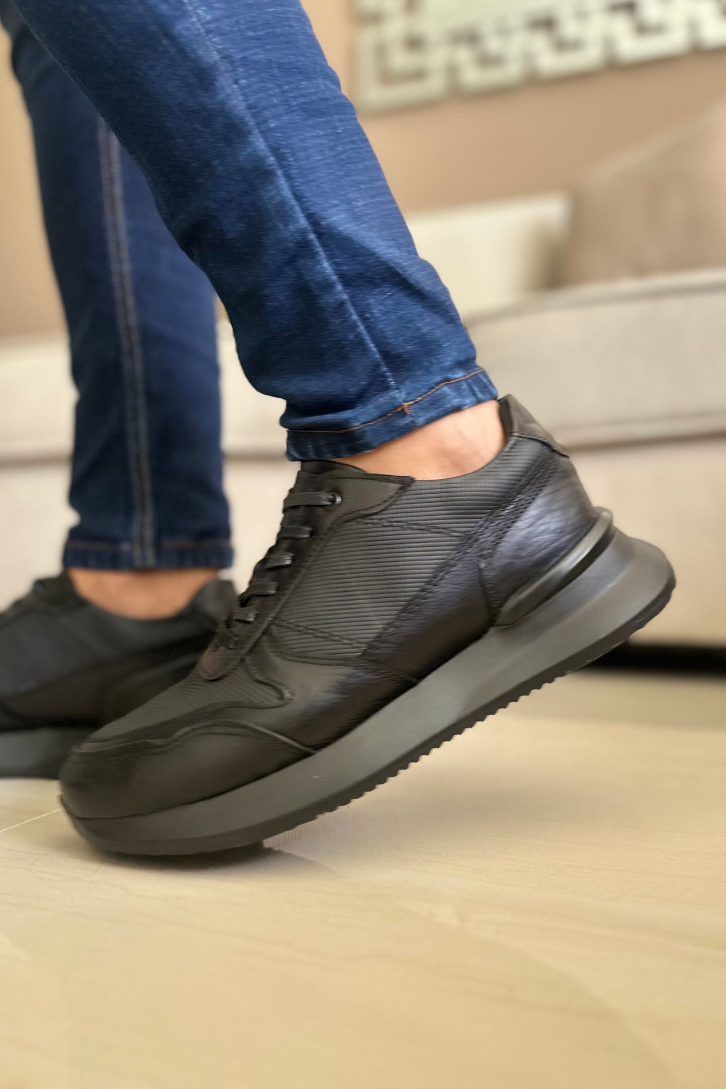 TENIS EN CUERO NEGRO PARA HOMBRE REF: TURIN D 10