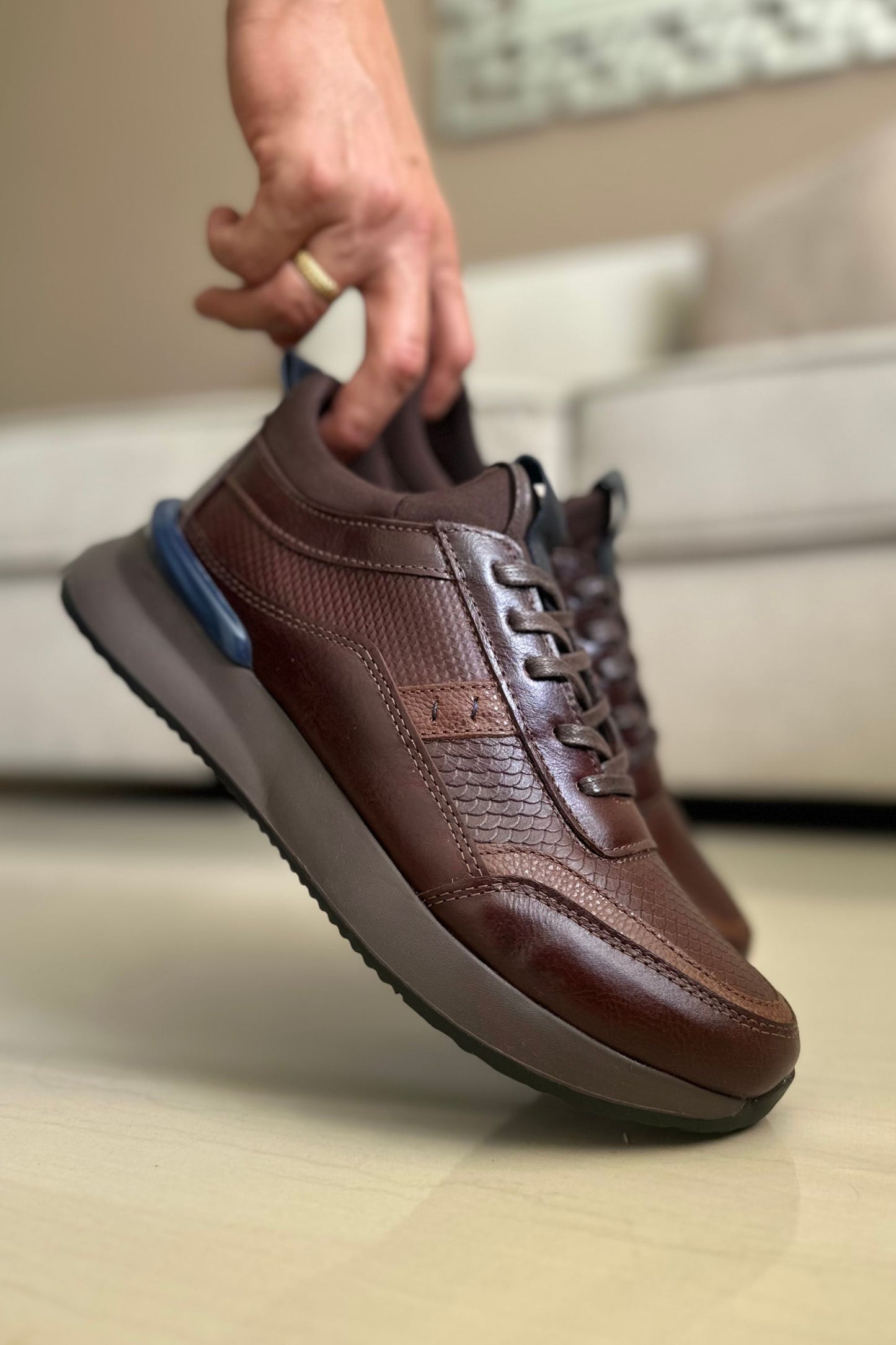 TENIS PARA HOMBRE EN CUERO COLOR CAFE X AZUL REF: 3217  BERGAMO