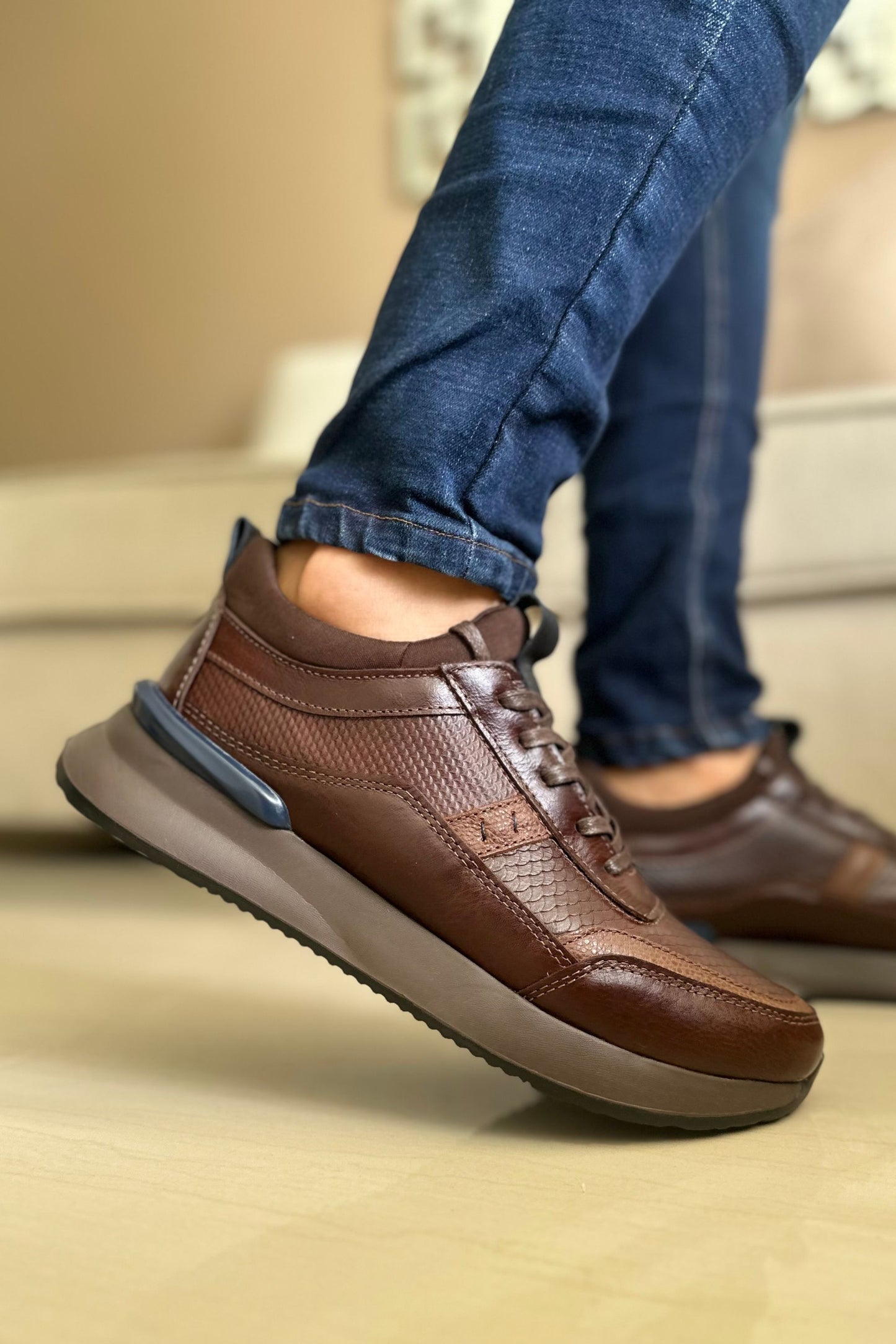 TENIS PARA HOMBRE EN CUERO COLOR CAFE X AZUL REF: 3217  BERGAMO