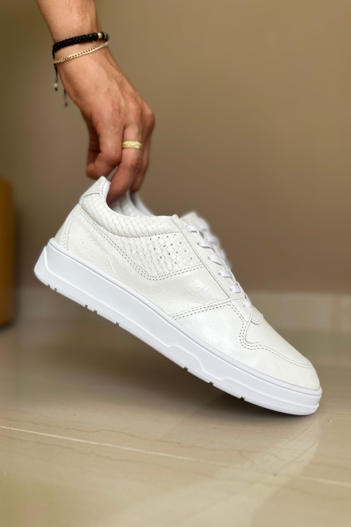 TENIS PARA HOMBRE EN CUERO BLANCO REF: ZURICH PLANO