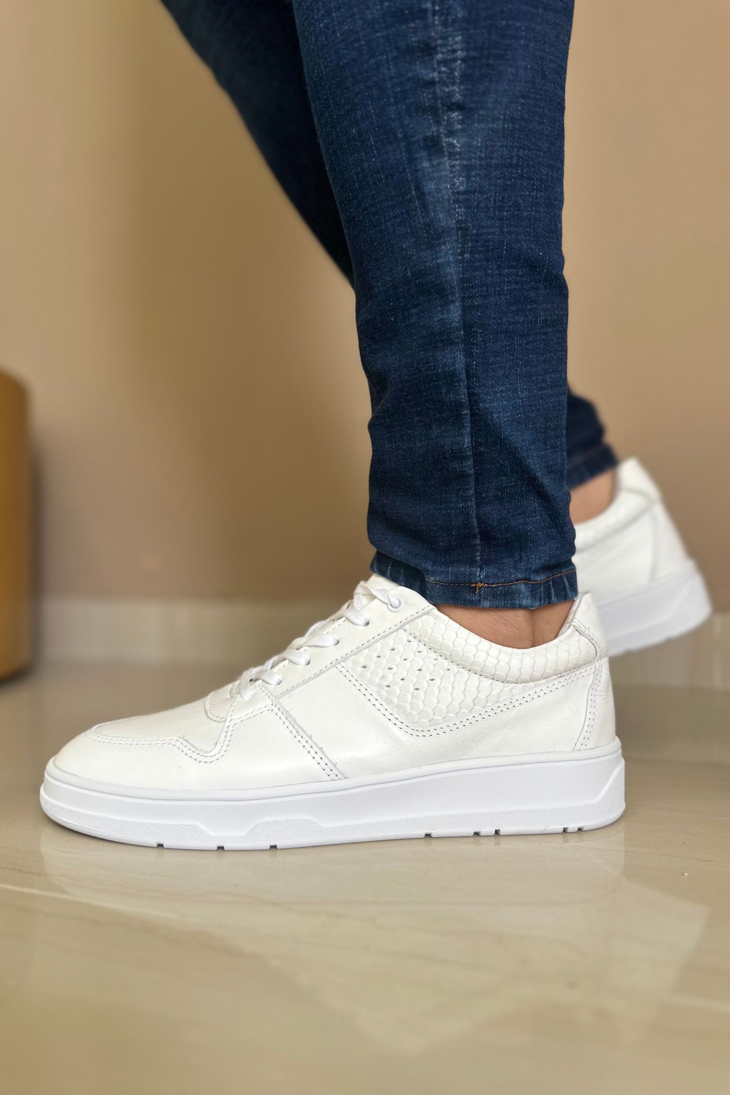 TENIS PARA HOMBRE EN CUERO BLANCO REF: ZURICH PLANO