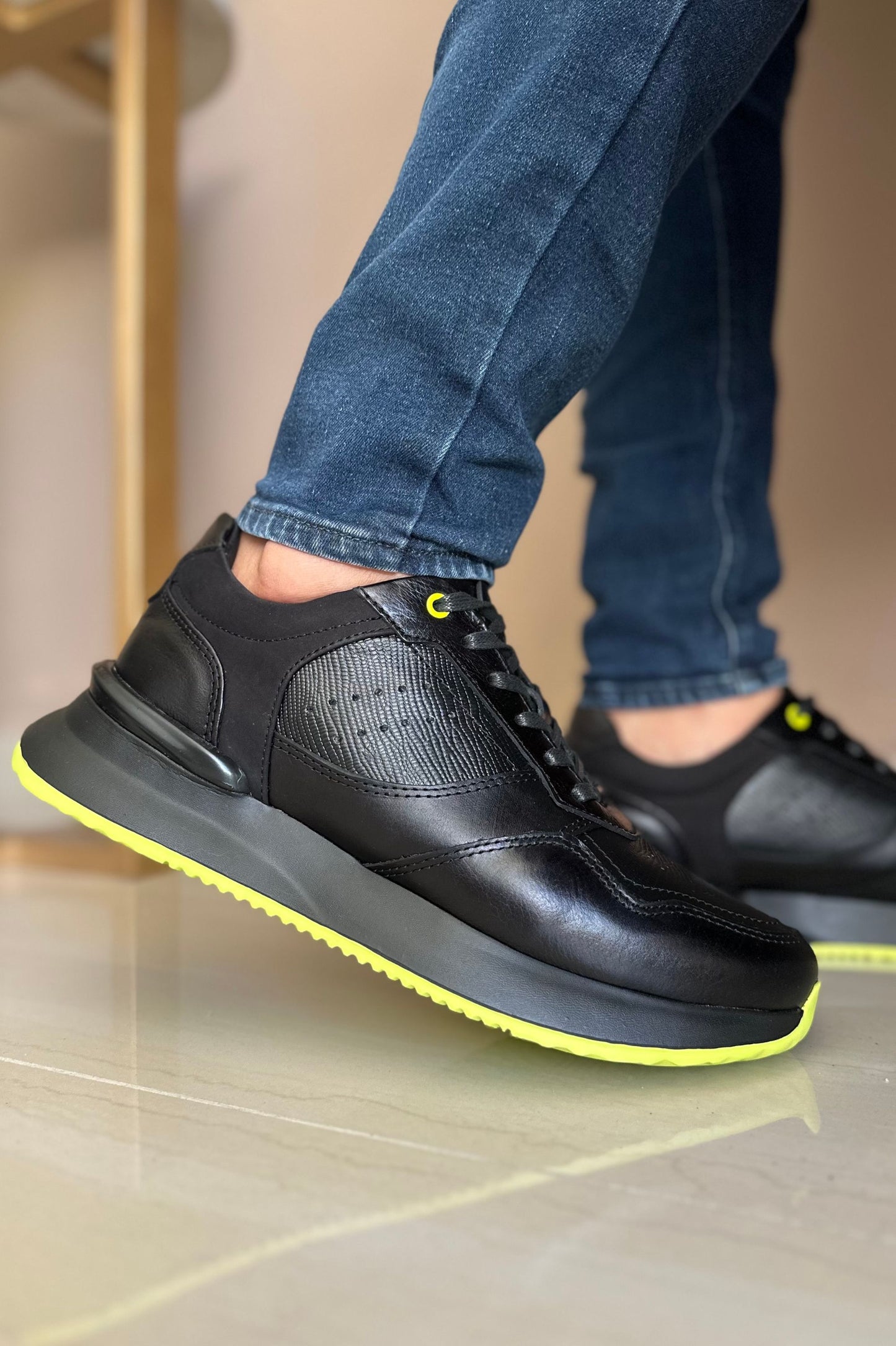 TENIS PARA HOMBRE EN CUERO NEGRO X VERDE NEON REF: D-12 IBIZA