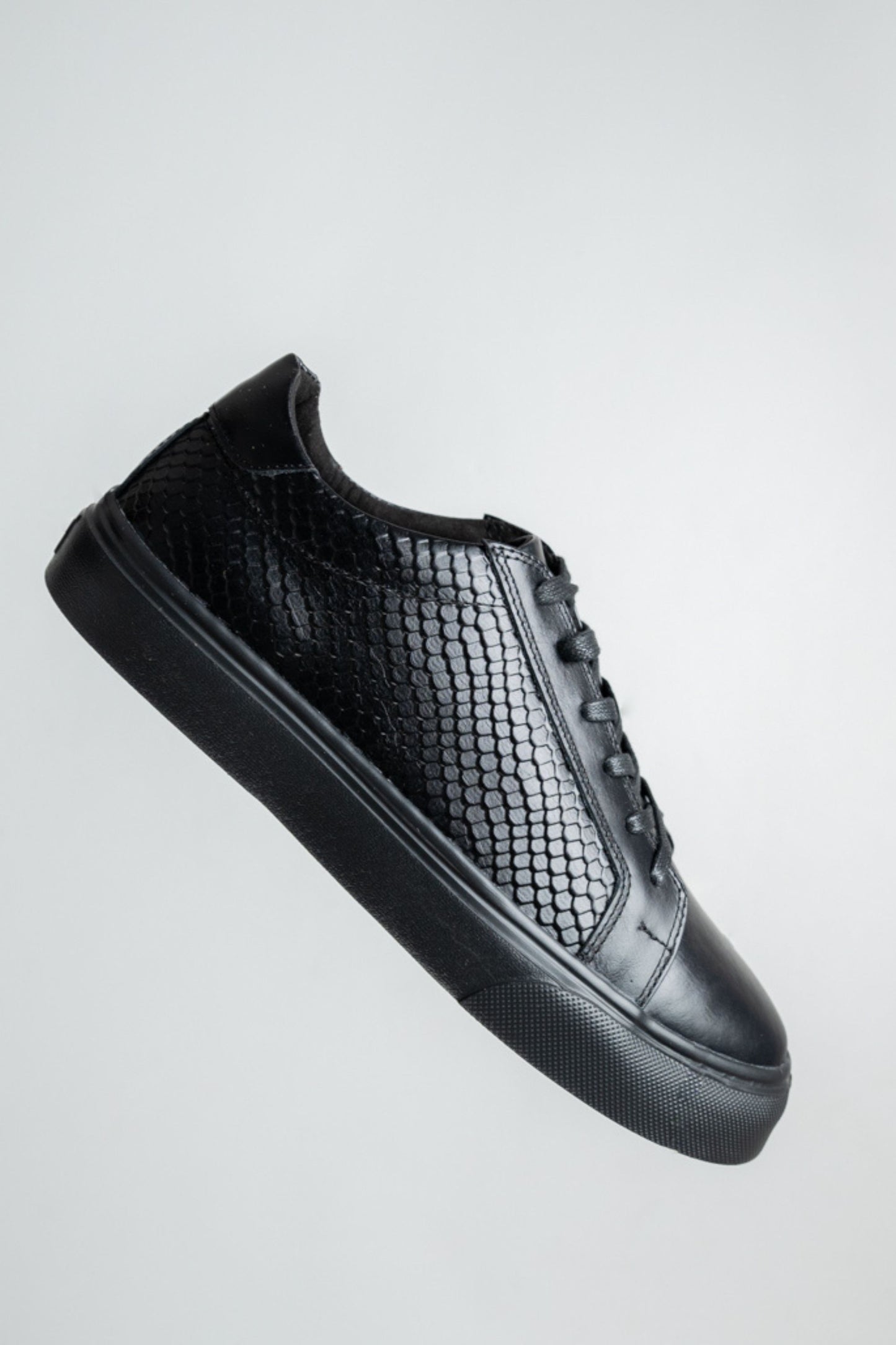 TENIS CUERO PARA HOMBRE TODO NEGRO | REF: DOMINIC 602