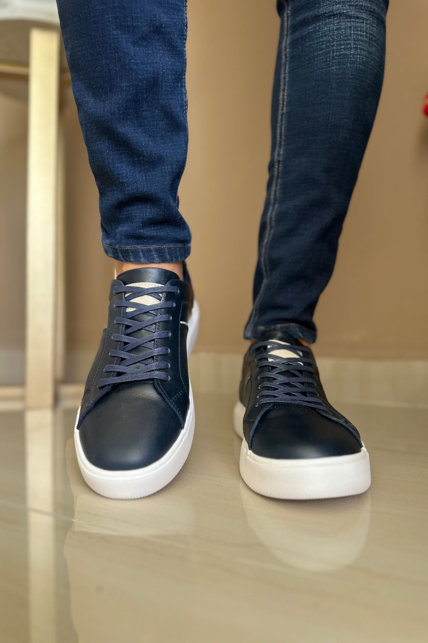 TENIS PARA HOMBRE EN CUERO AZUL X BLANCO REF: SIDNEY 3220