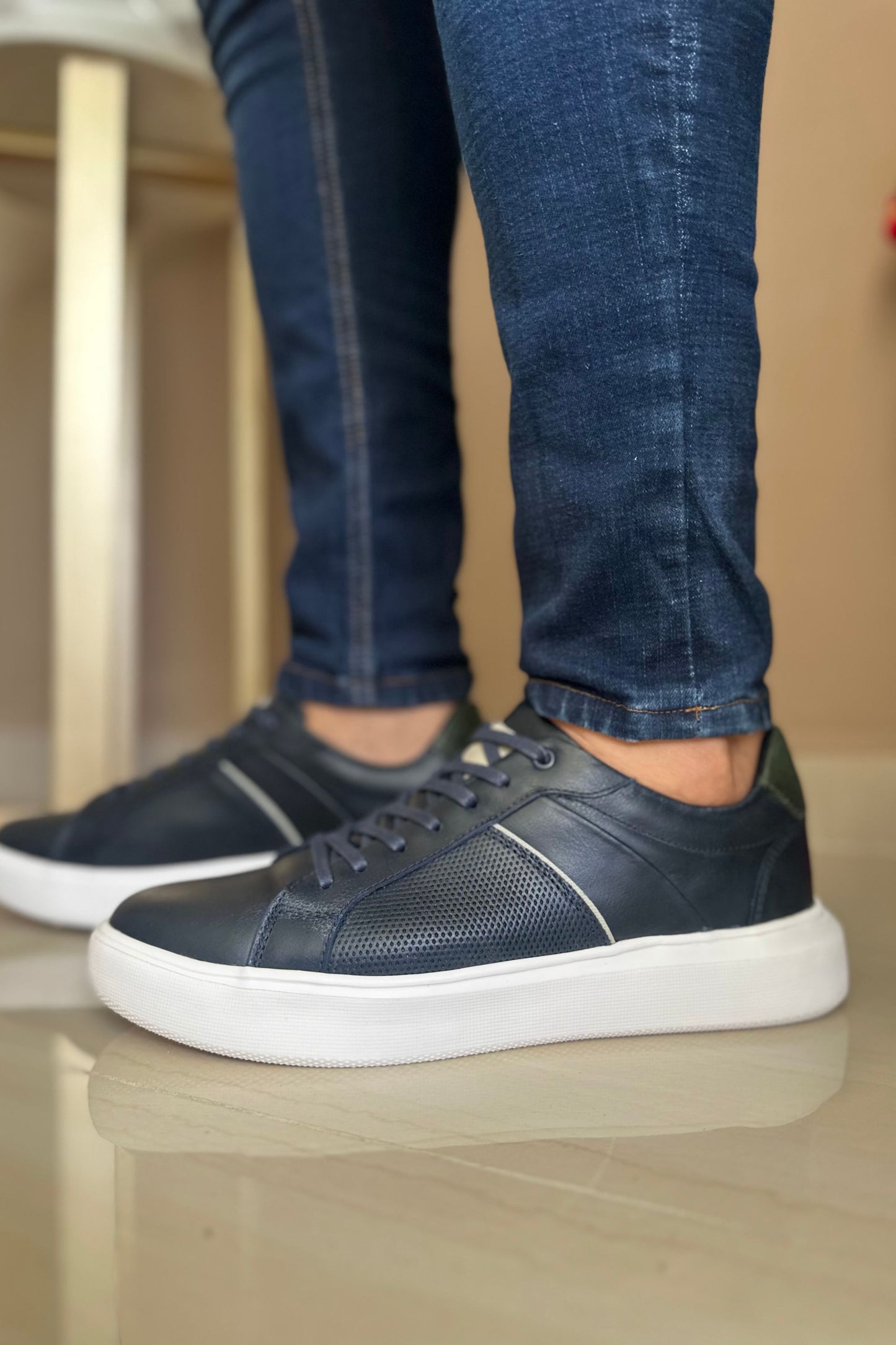 TENIS PARA HOMBRE EN CUERO AZUL X BLANCO REF: SIDNEY 3220