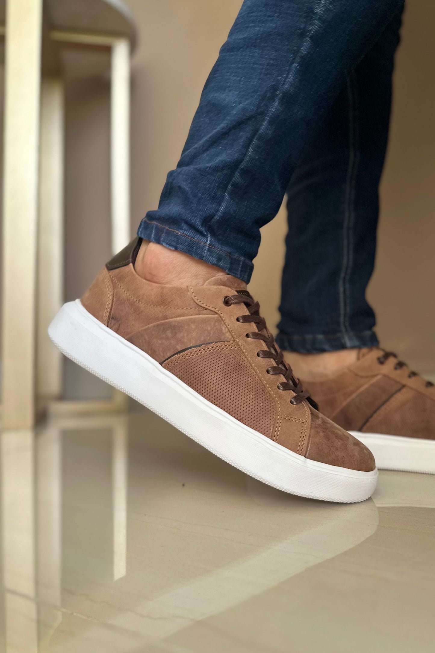 TENIS PARA HOMBRE EN CUERO RUSTICO X BLANCO REF: SIDNEY 3220